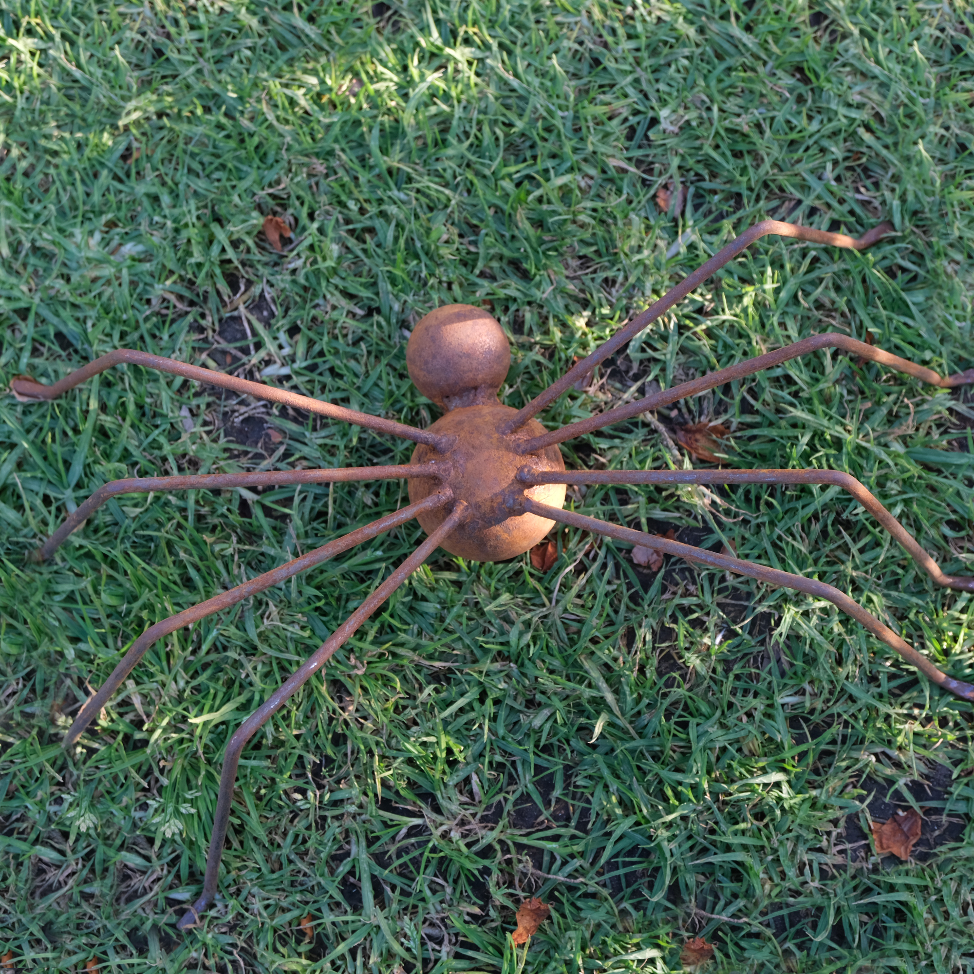 W4113A Spider Garden Ornaments - Realistic Outdoor Decor for Halloween, Patio & Lawn - Perfect for Garden, Yard & Home Decor