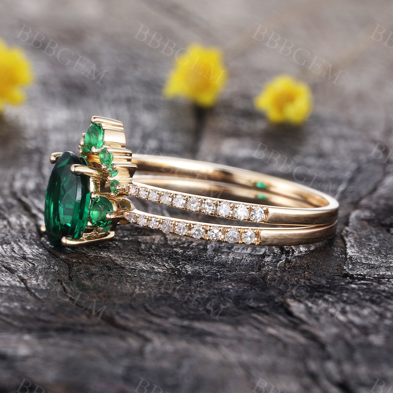Vintage Emerald Bridal Ring Set - 14K Yellow Gold Three Stone Oval Cut Emerald Engagement Ring for Women - Perfect for Weddings, Anniversaries & Special Occasions