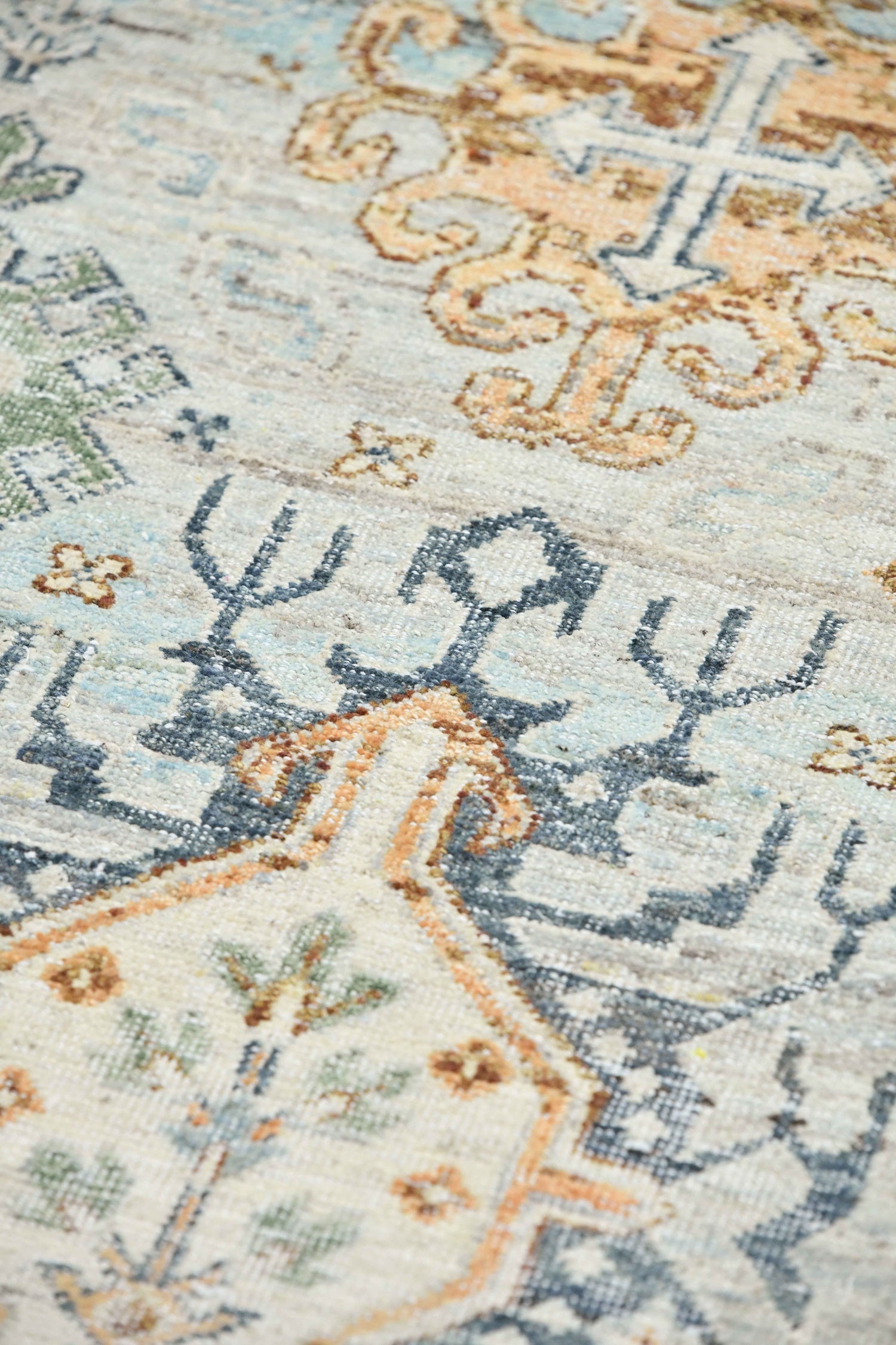 Handwoven Agra Transitional Area Rug J70324 - Perfect for Living Room, Bedroom & Dining Room Decor