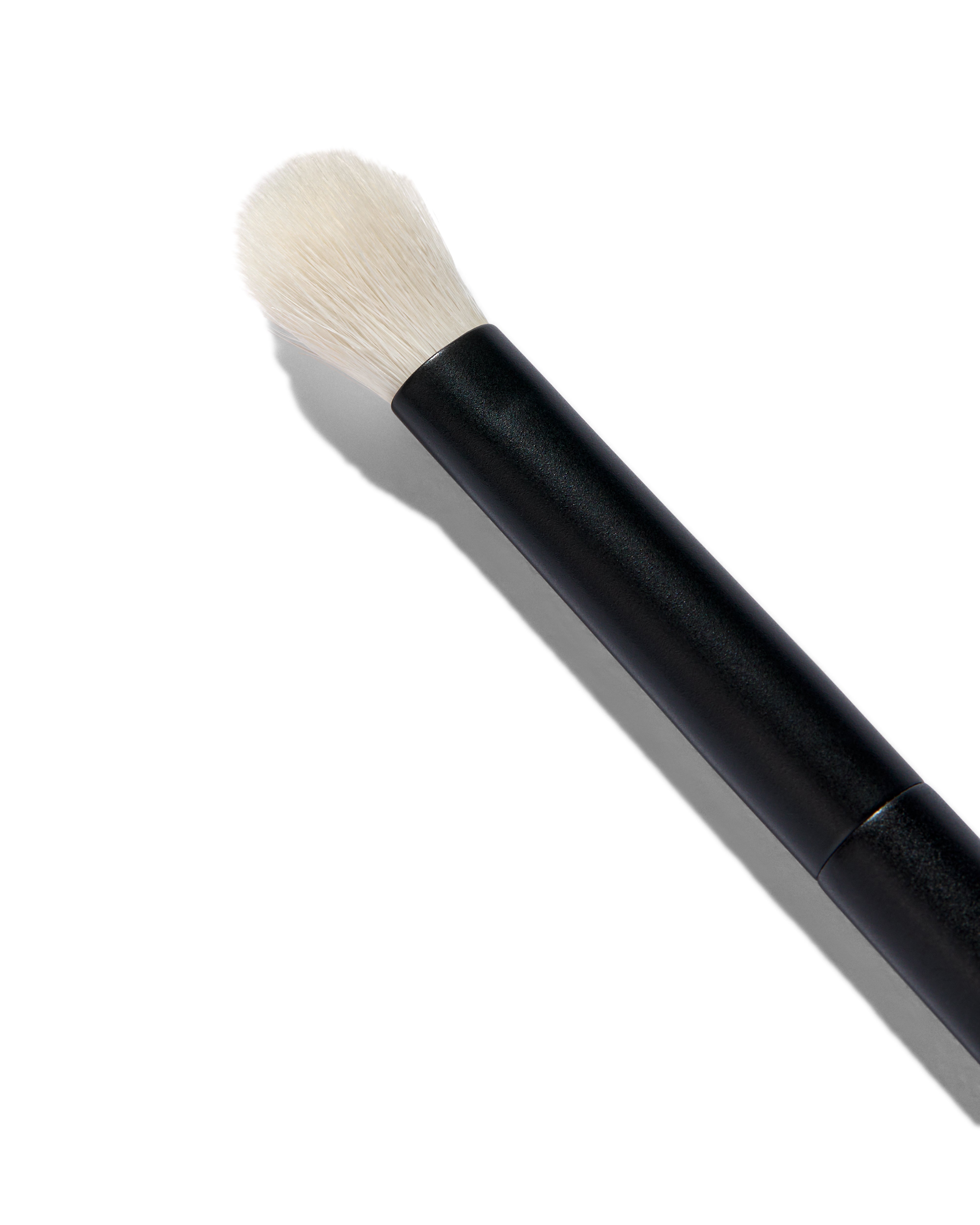 No. 8 Seamless Blend Brush - Professional Makeup Brush for Flawless Blending, Contouring & Highlighting | Perfect for Foundation, Powder & Cream Products (Home & Professional Use)
