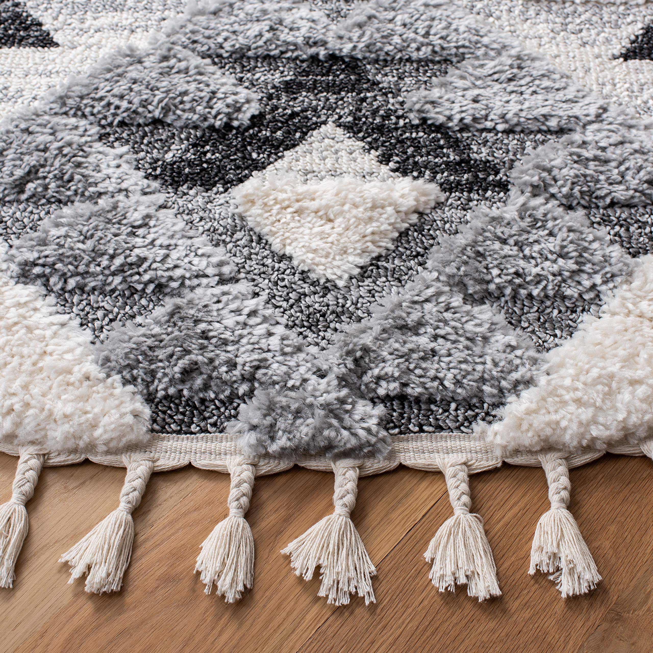 SAFAVIEH Moroccan Tassel Shag Collection 6'7