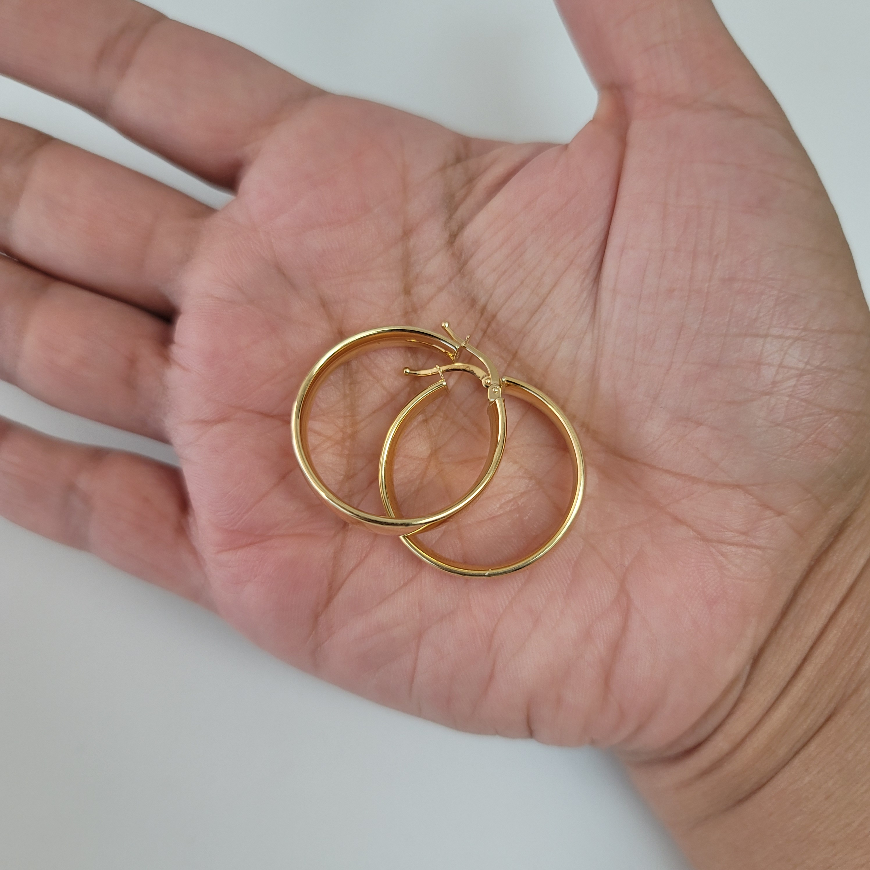 1 Inch Polished Classic Gold Hoop Earrings for Women - Elegant Everyday Wear & Special Occasions