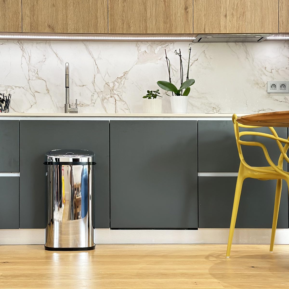 Automatic Touchless Trash Can 42L Large Capacity - Hands-Free Kitchen Waste Bin for Home, Office, and Restaurant Use