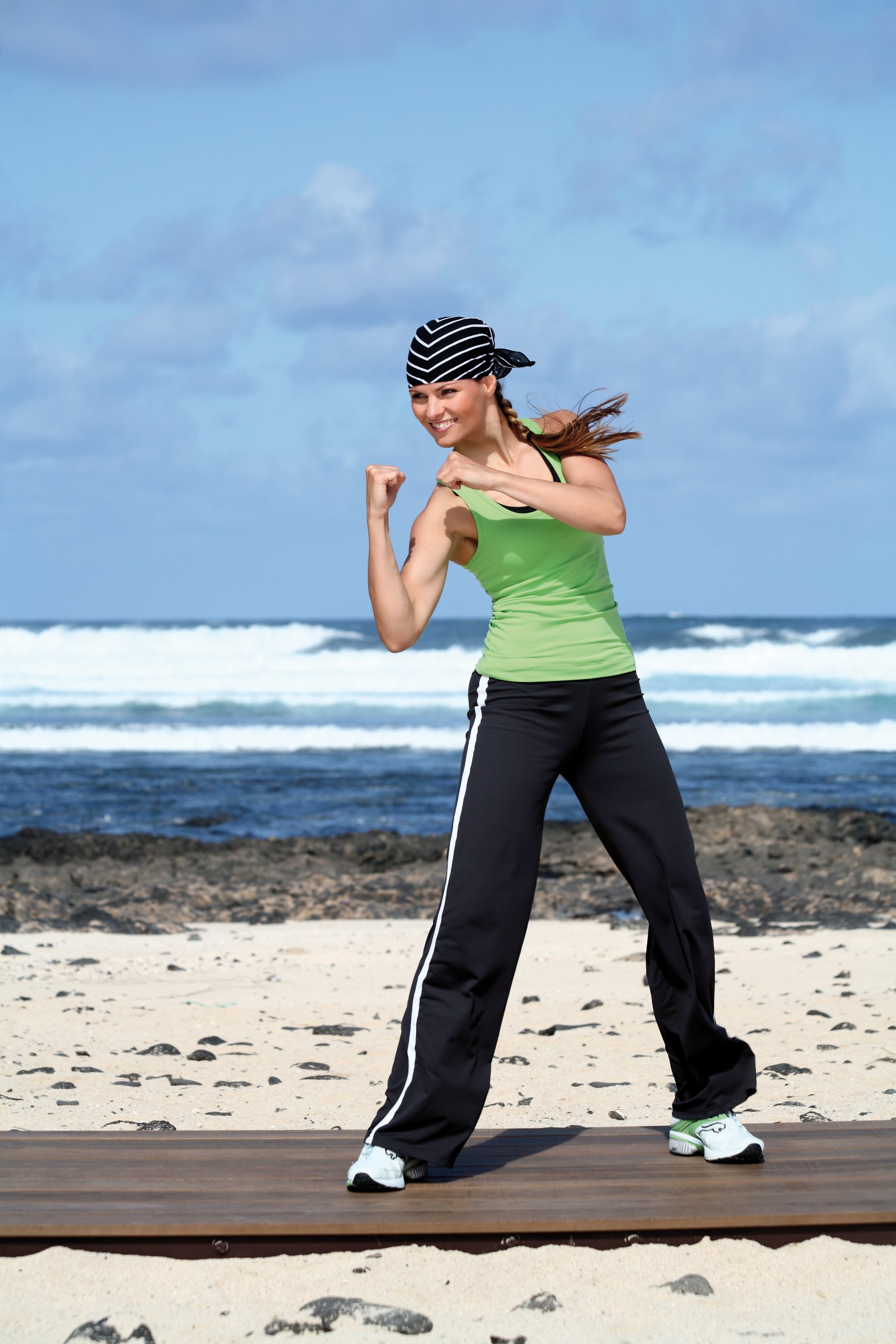 Aero Kick Cardio Workout with Kicks & Punches - High-Intensity Fitness Training for Home Gym & Boxing Practice