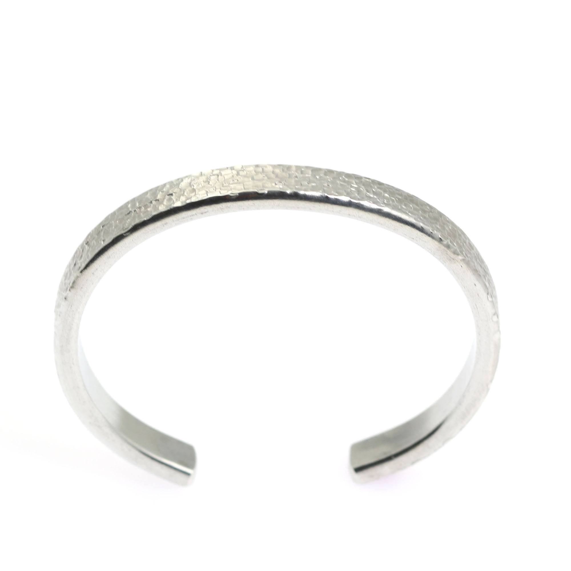 Stylish Thin Textured Aluminum Cuff Bracelet for Women - Lightweight Fashion Jewelry for Everyday Wear, Parties & Special Occasions
