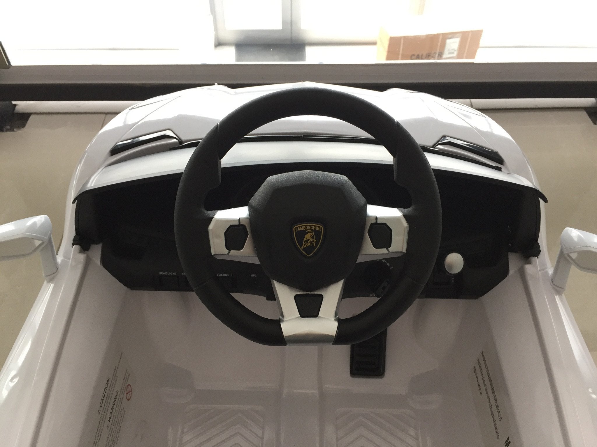 Lamborghini Aventador LP700-4 6V Electric Ride-On Toy Car for Kids - White | Remote Control Battery-Powered Sports Car for Boys & Girls | Indoor & Outdoor Play, Birthday Gift, Christmas Present