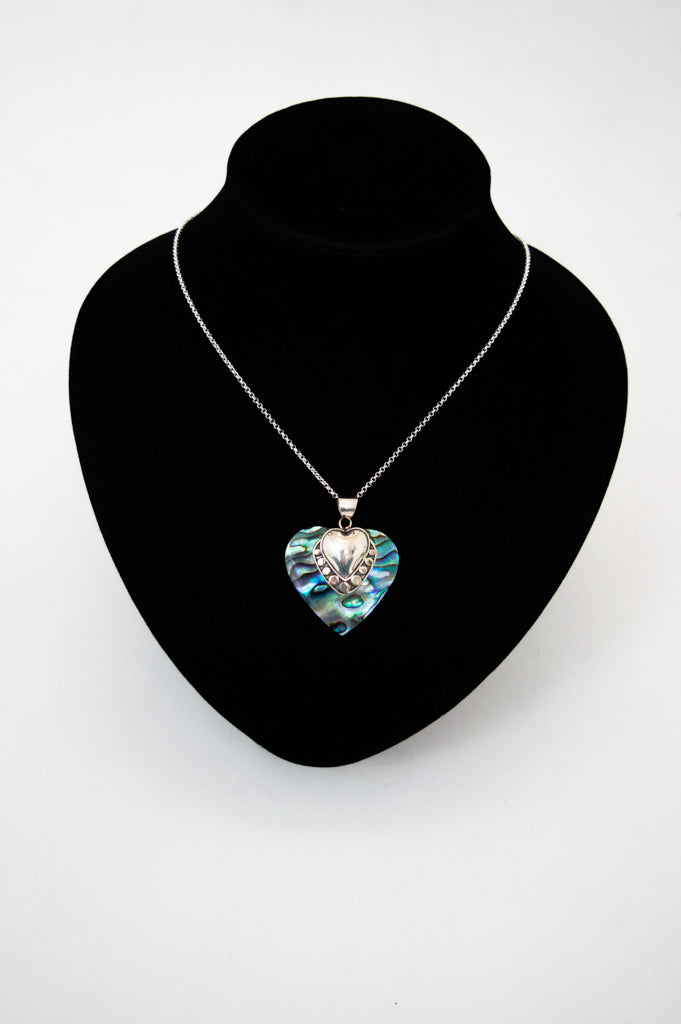 Heart Shell Pendant Necklace - Elegant Beach Jewelry for Women, Perfect for Summer Vacations & Romantic Dates