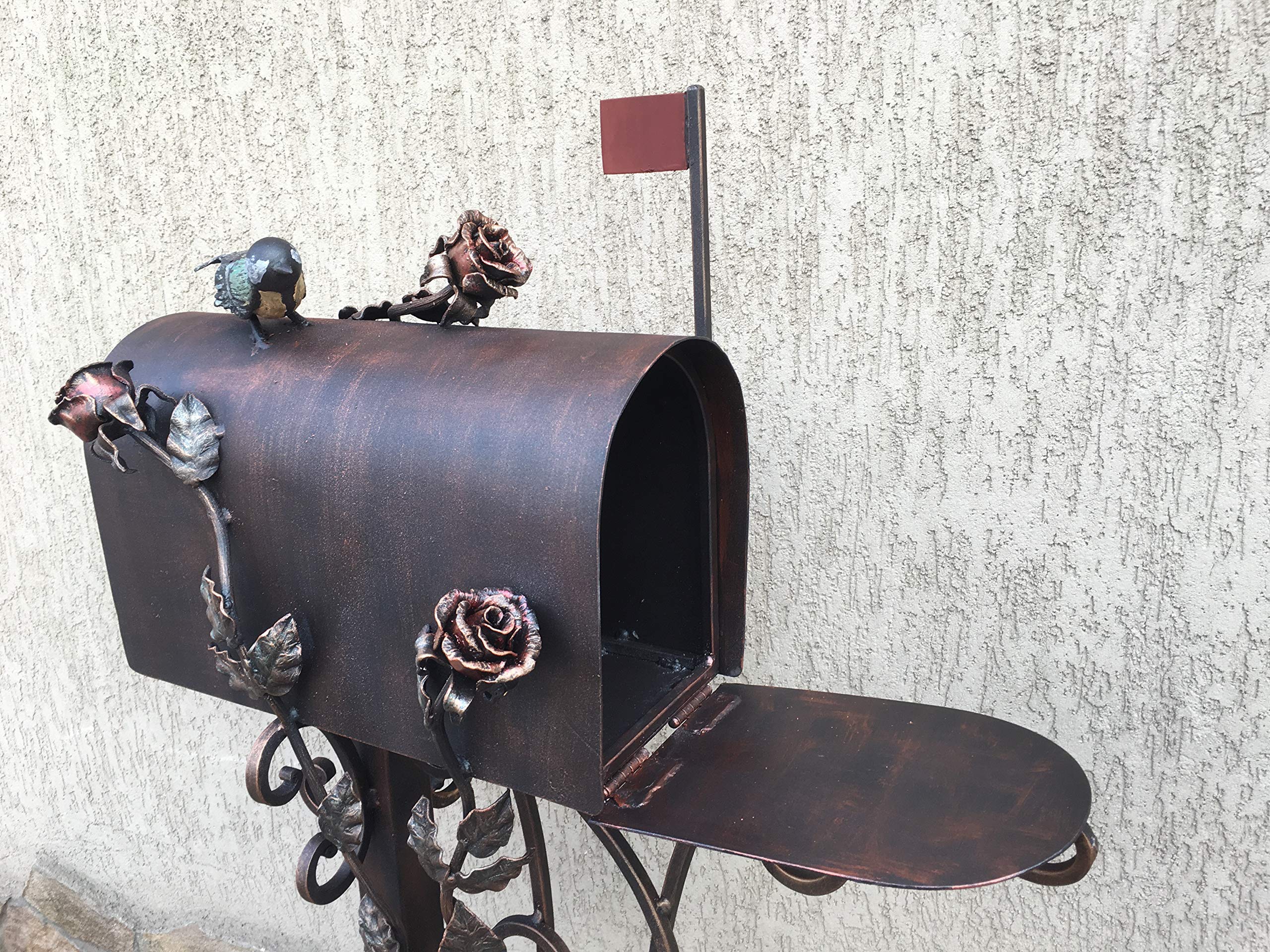 Secure Locking Metal Mailbox for Outdoor Use - Durable Post Mounted Mailbox with Key Lock for Home & Garden - Perfect for Residential, Apartment & Rural Mail Delivery