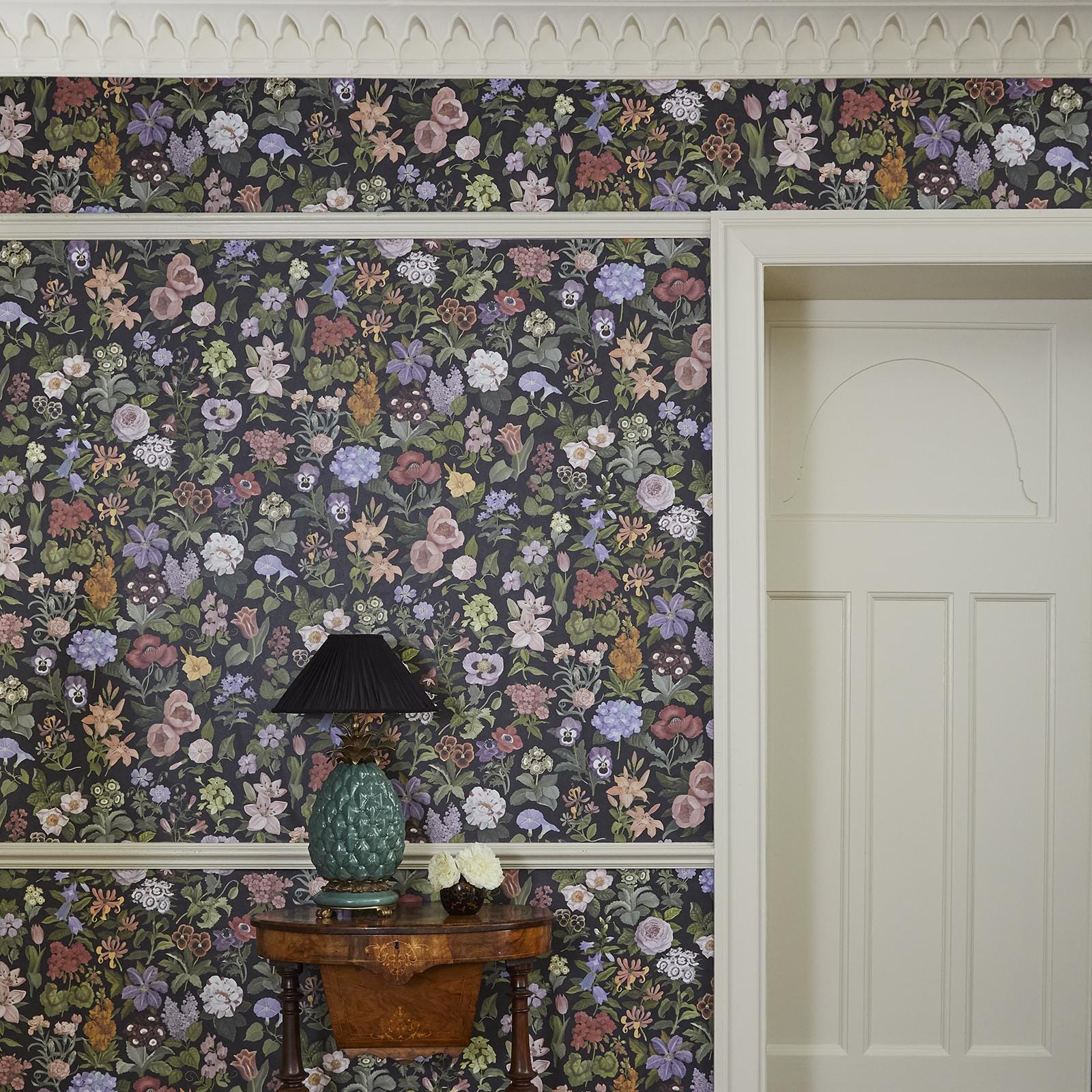 FLORALIA Noir Wallpaper - Elegant Black Floral Peel and Stick Wallpaper for Bedroom, Living Room & Home Decor