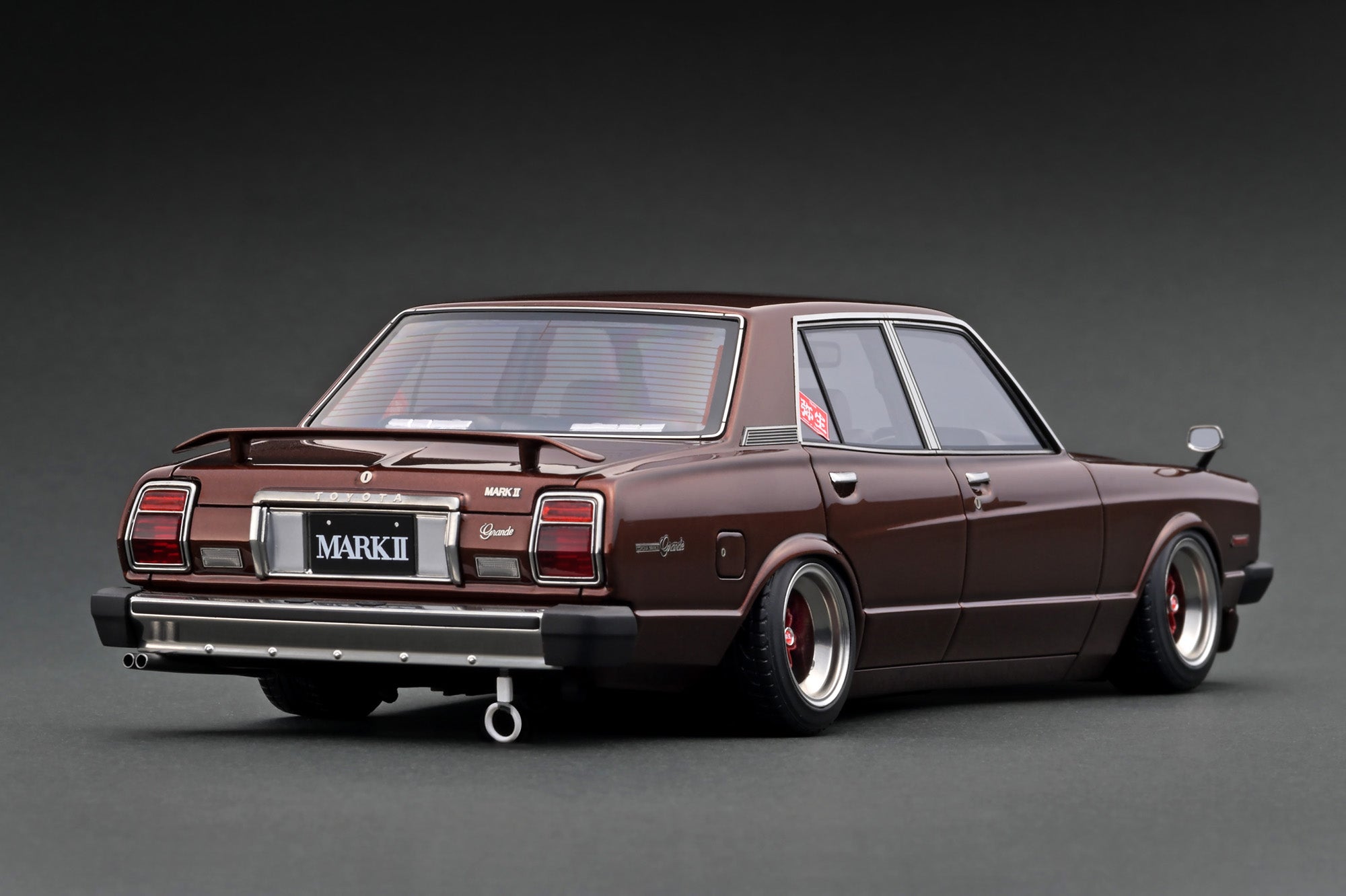 1:18 Scale Toyota Mark II Sedan Grande (MX41) Diecast Model Car - Brown Metallic Finish - Collectible Vintage Japanese Vehicle - Perfect for Display, Gifts & Car Enthusiasts