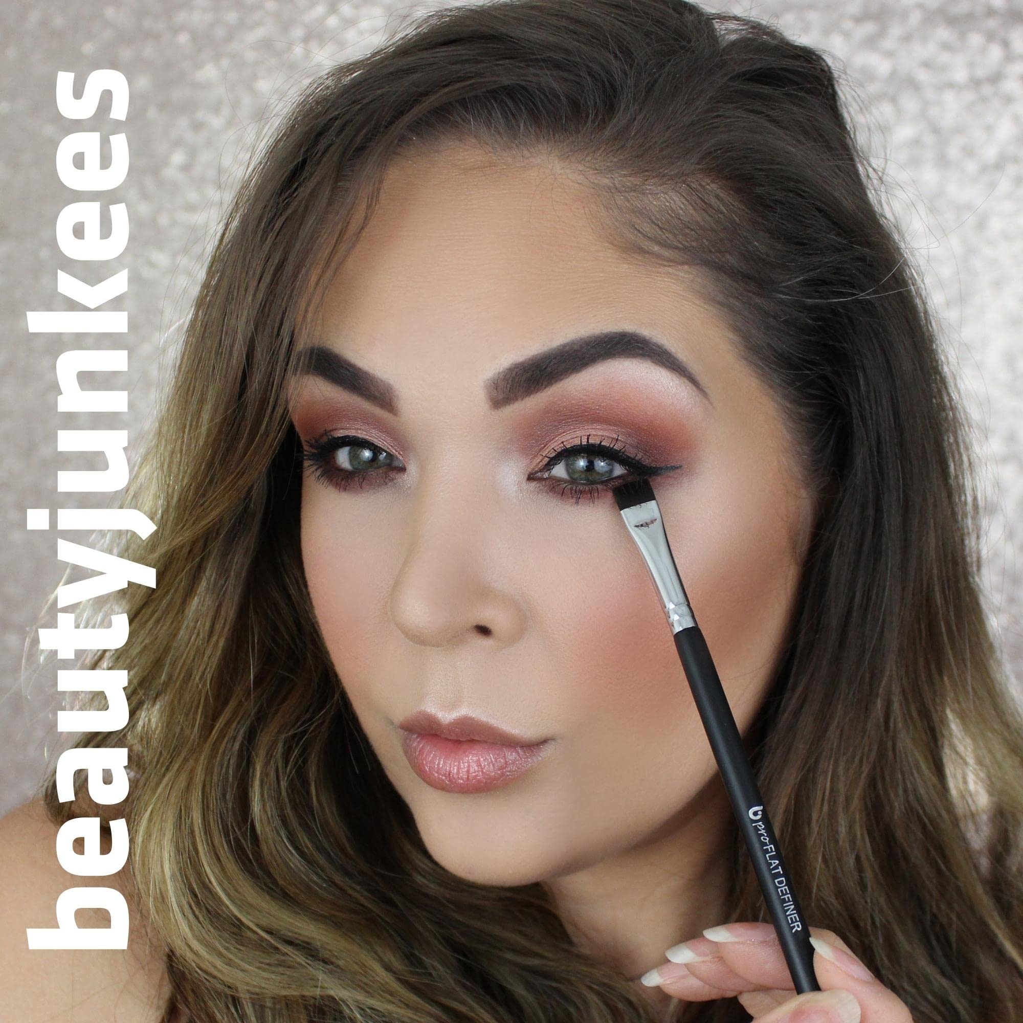 Flat Definer Eyeliner Brush - Small Makeup Brush for Sharp Defined Eye Liner, Eyebrow Shaping & Eyeshadow Application | Perfect for Powder, Gel & Cream Makeup | Professional Makeup Tools for Daily Use & Special Occasions