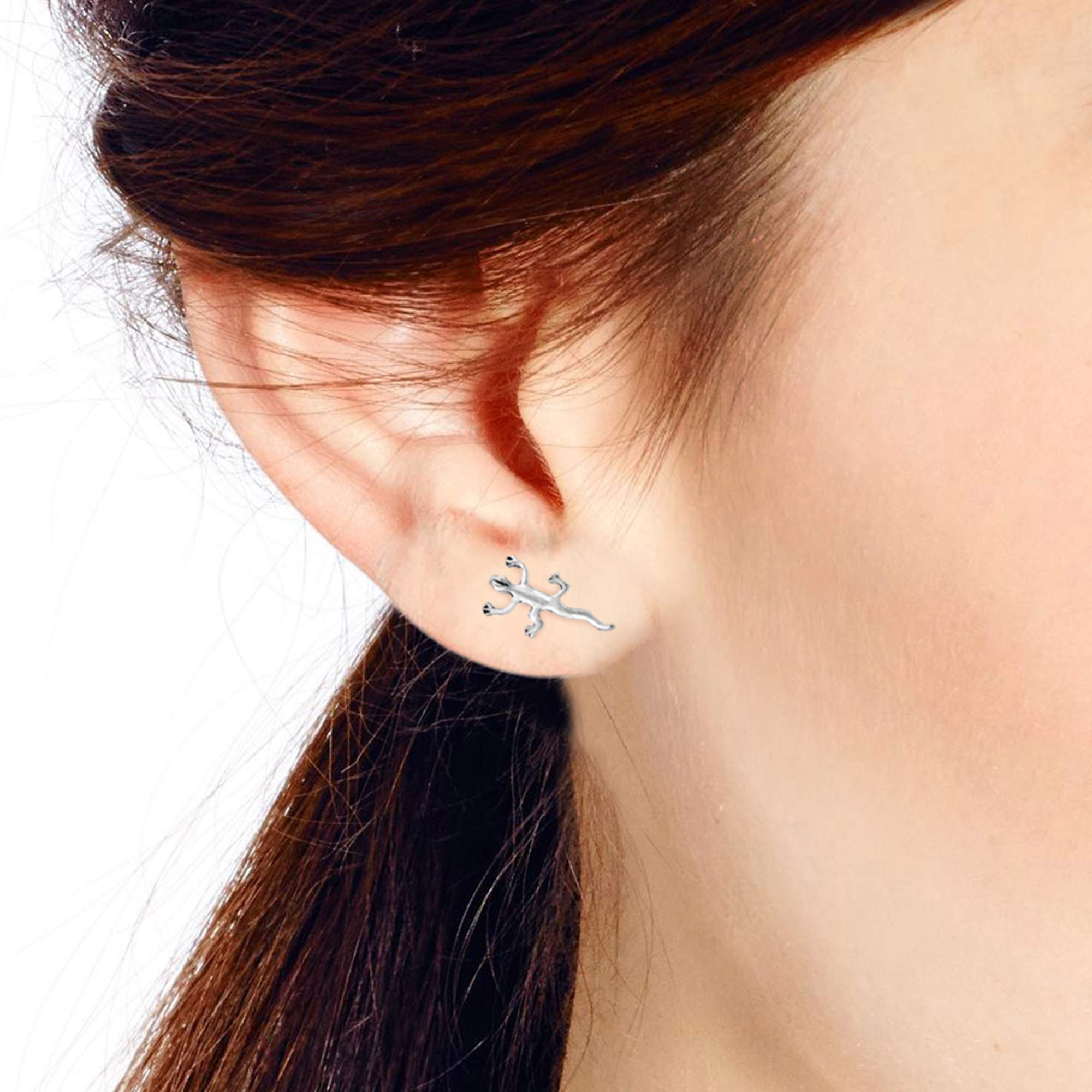 AeraVida Unique Cute Little Gecko Lizard Sterling Silver Stud Earrings for Women | Animal Jewelry | Fashionable Chic Stud Earrings | Perfect Gift for Daughter, Girlfriend, or Wife | Great for Casual Wear, Parties, and Everyday Accessories