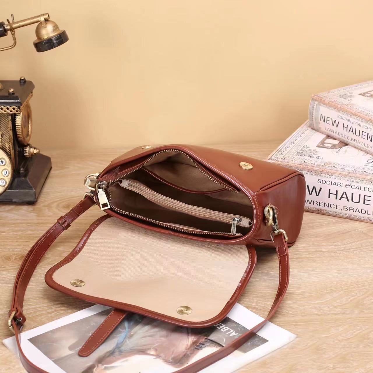Stylish Modern Flap Crossbody Satchel for Women - Fashionable Shoulder Bag with Adjustable Strap - Perfect for Work, Travel & Everyday Use