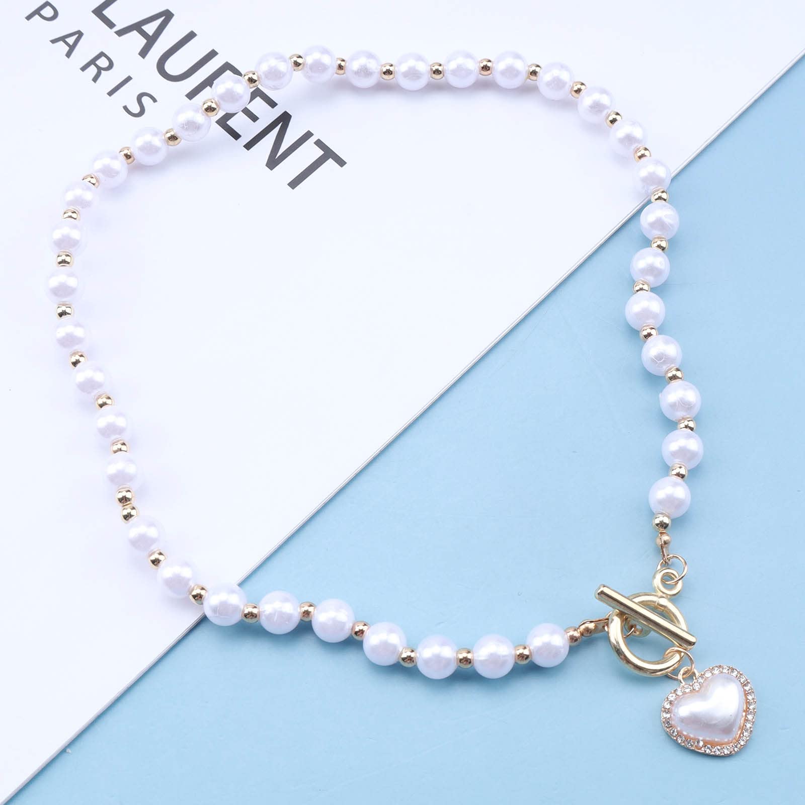 Allereya Vintage Pearl Choker Necklace with Gold Circle T Bar & Bohemian Heart Pendant - Elegant Chain Jewelry for Women and Girls - Perfect for Weddings, Date Nights, and Special Occasions