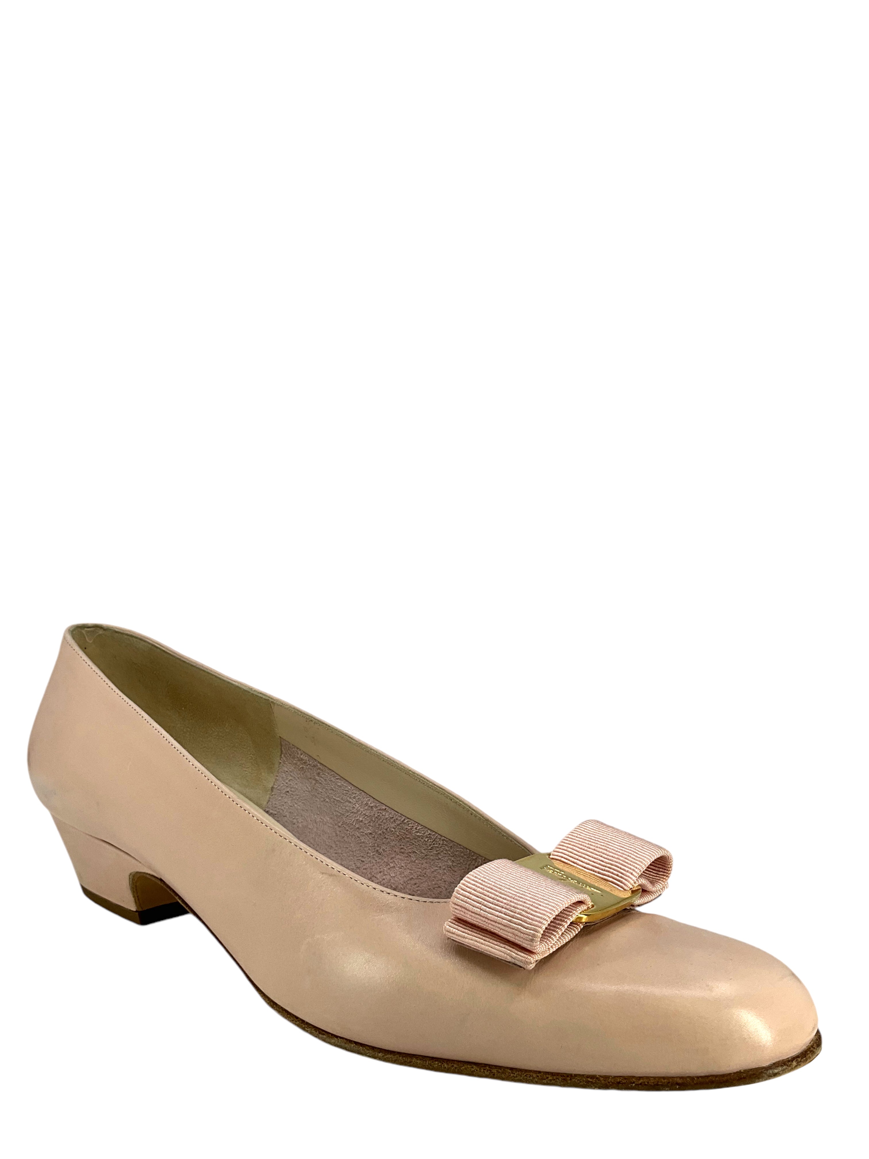 Salvatore Ferragamo Vara Bow Leather Pumps Women's Size 9.5 - Classic Pointed Toe Heels for Office, Wedding & Special Occasions