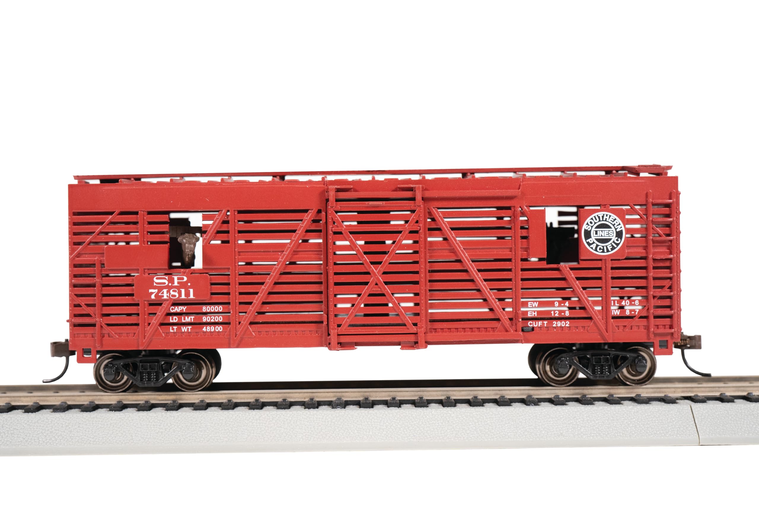 Bachmann Trains HO Scale 40' Animated Stock Car - Southern Pacific #74811 with Cattle - Model Train Set for Railroad Layouts & Collectors