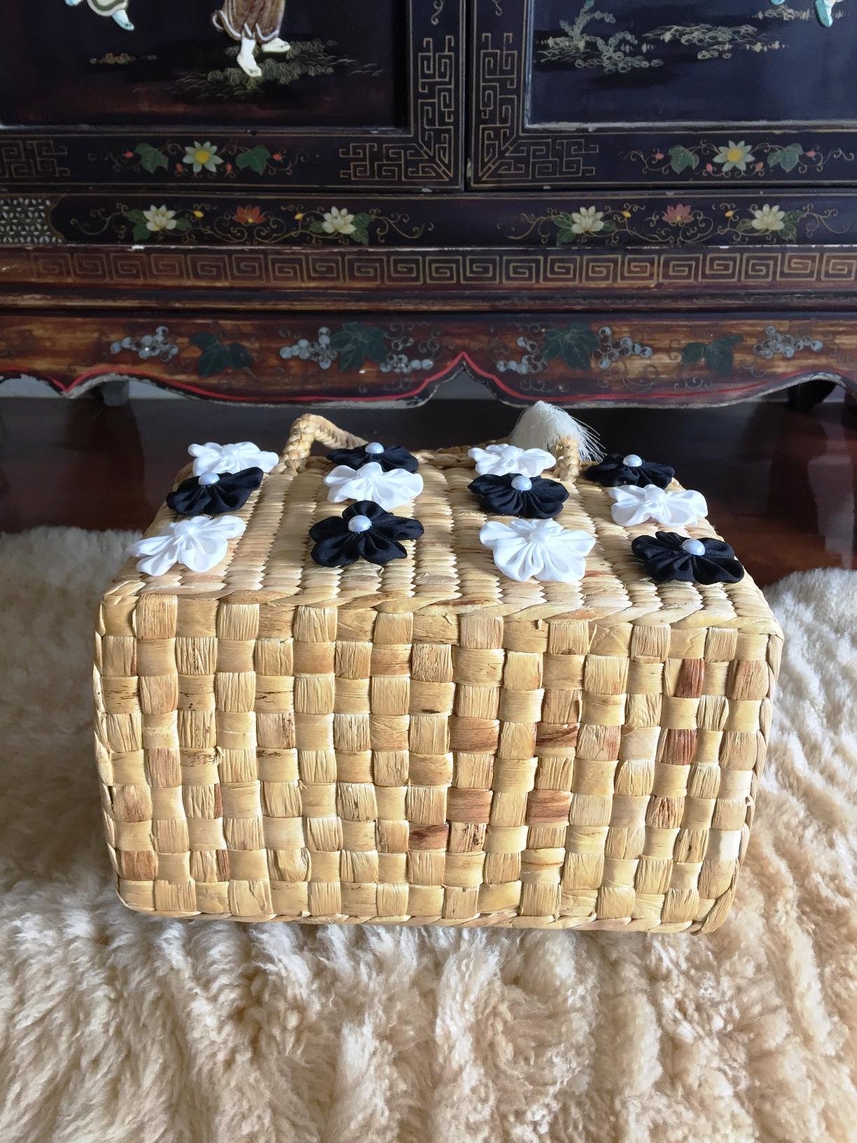 Handwoven Straw Beach Tote Bag with Floral Design - Medium Size Eco-Friendly Woven Basket for Women - Perfect for Picnics, Shopping, and Summer Outings