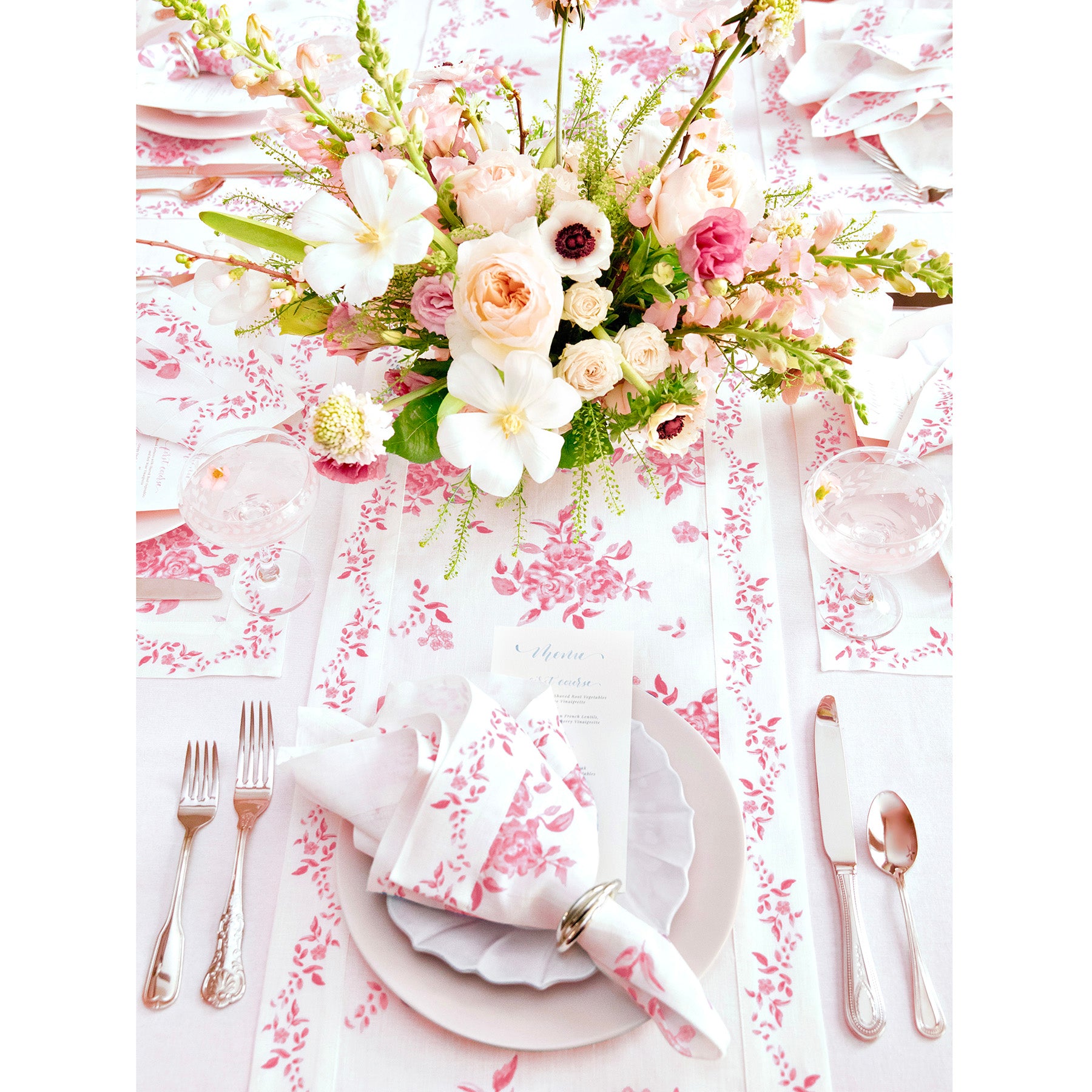 Jolie Fleur Table Runner - Elegant Floral Design for Dining Table Decor, Wedding, Party & Home Decor