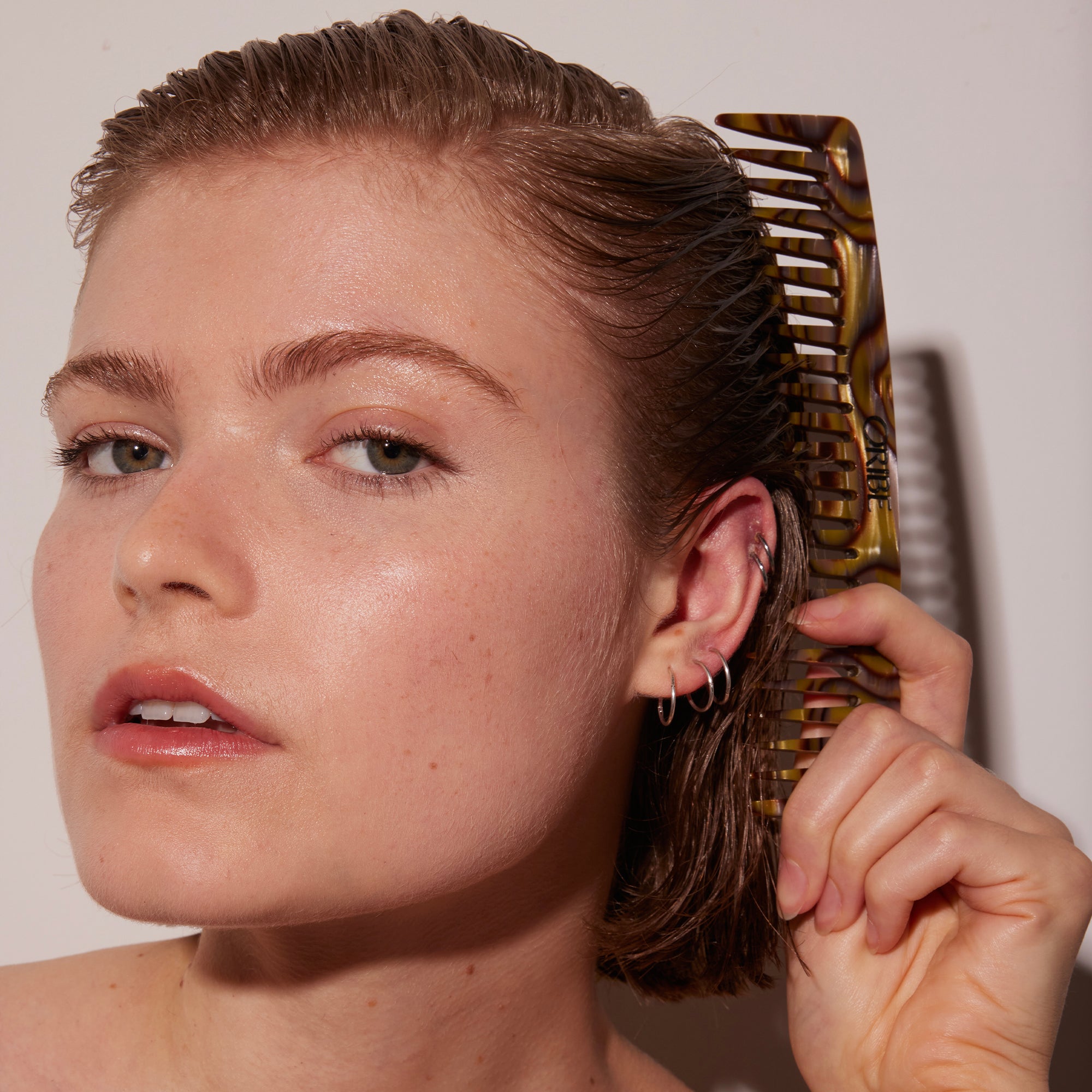 Italian Resin Wide Tooth Comb for Detangling Wet & Dry Hair - Gentle Styling for Men & Women - Perfect for Home, Salon & Travel Use