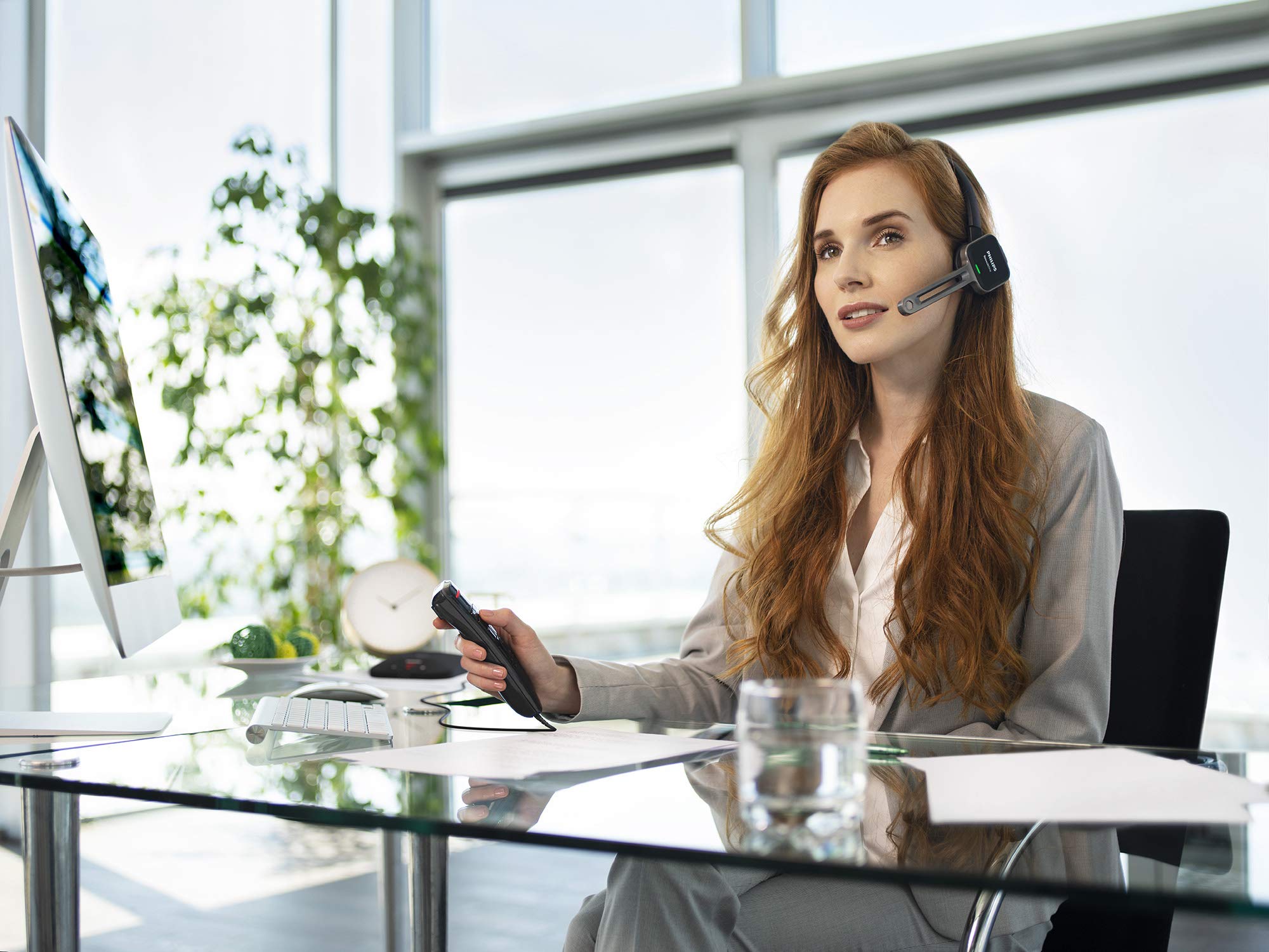 PHILIPS PSM6800/00 SpeechOne Wireless Dictation Headset with Docking Station, Status Light & Remote Control - Includes SpeechExec Pro Dictate Software for Medical, Legal & Office Transcription