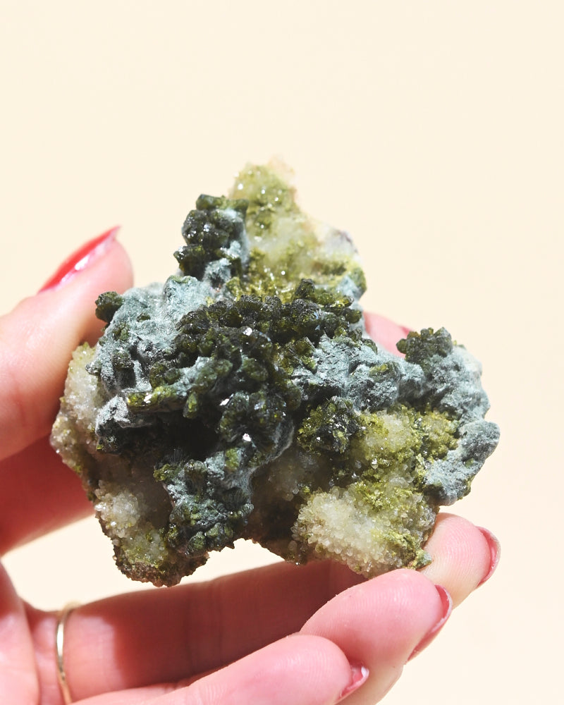 Natural Epidote Crystal Specimen - Raw Green Epidote Stone for Mineral Collectors, Healing Crystals & Home Decor - Perfect for Display Cases, Meditation Spaces & Geology Gifts