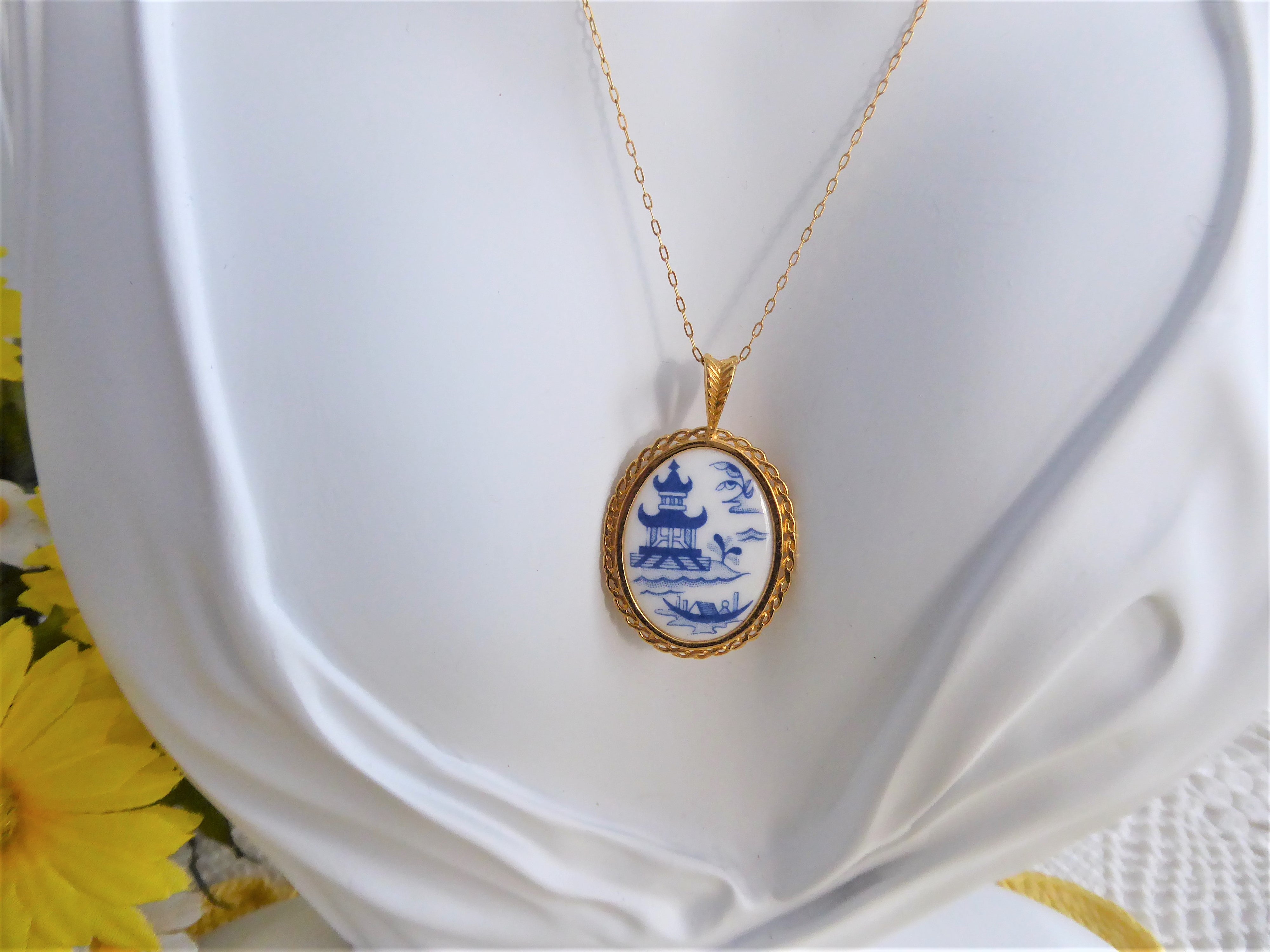 Vintage Spode Blue Willow Pendant Necklace - 24K Gold Plated Oval Porcelain Jewelry (1980s Danbury Mint) - Perfect for Antique Collectors & Victorian Style Lovers