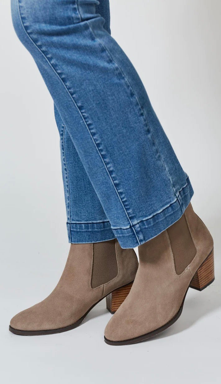Wander Boot Marle - Stylish & Comfortable Women's Hiking Boots for Outdoor Adventures, Trail Walking & Travel
