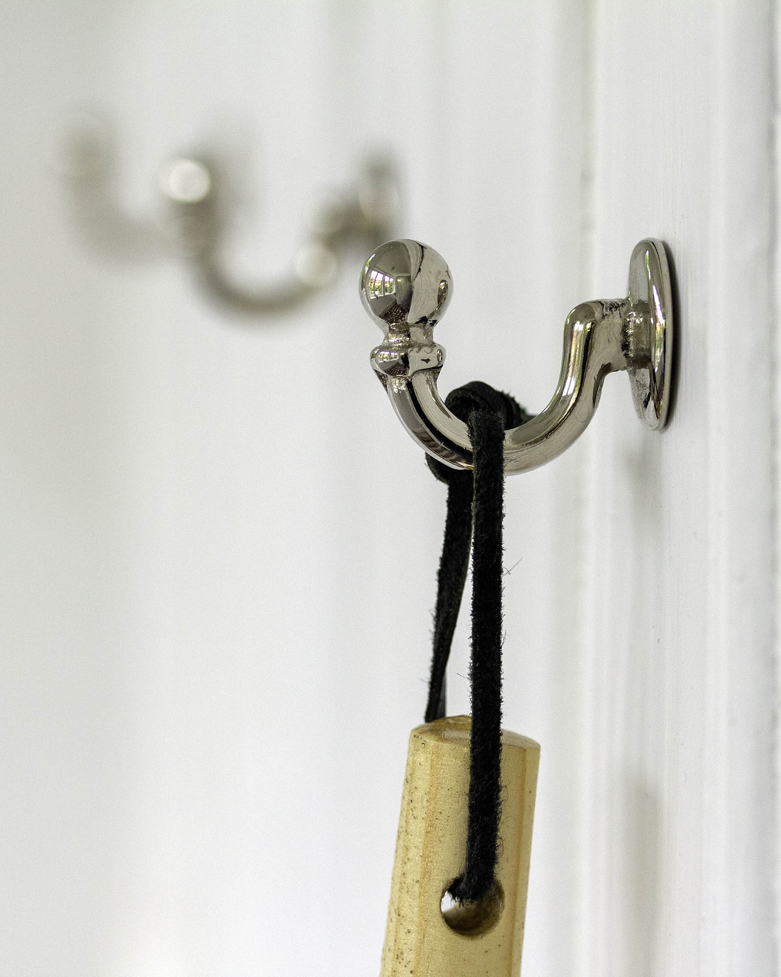 Nickel Plated Krok Single Hook - Durable and Rust-Resistant for Hanging Plants, Keys, and Home Decor