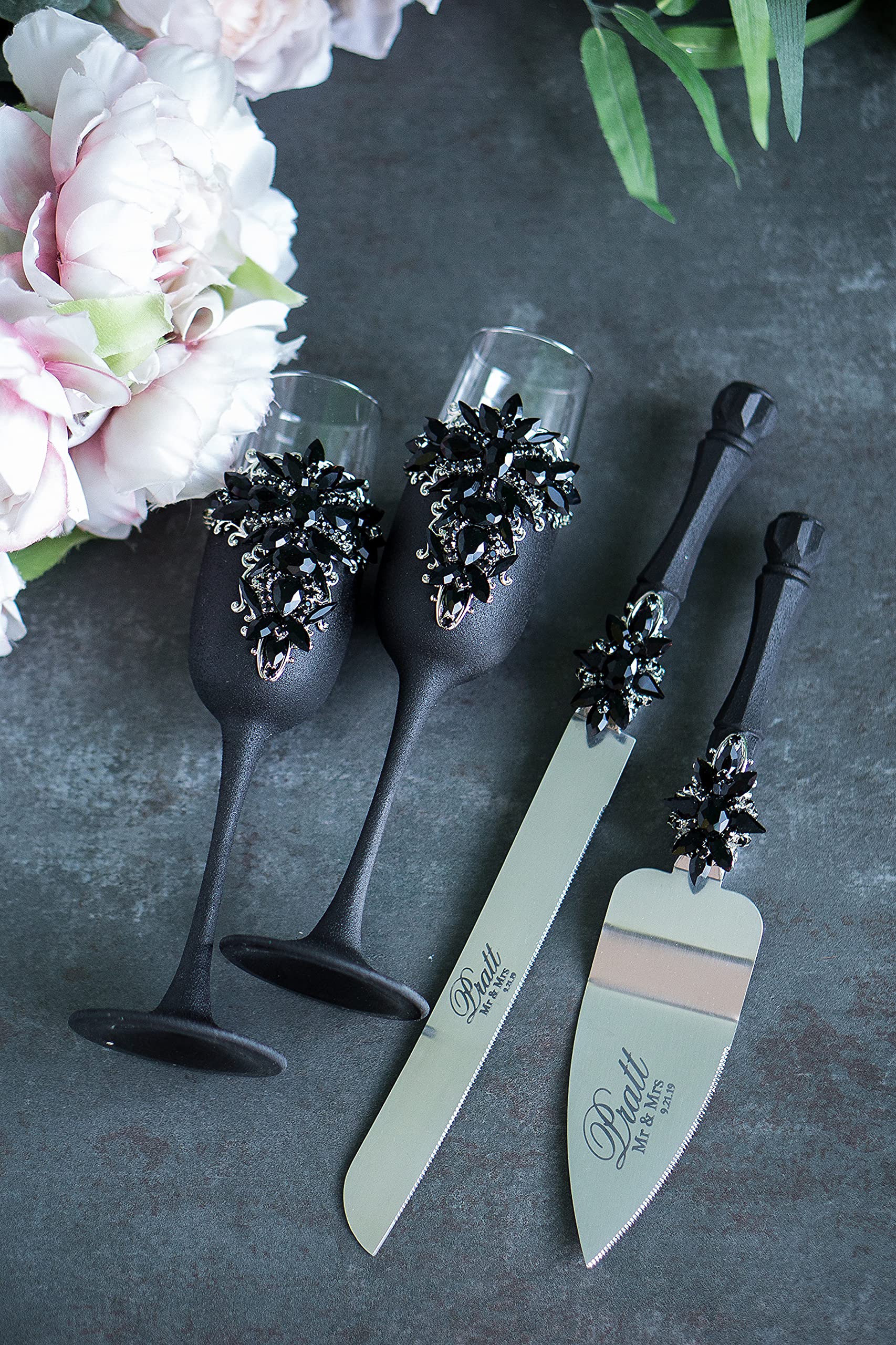 Elegant Black Wedding Flutes & Cake Server Set for Bride & Groom - Engraved Cake Knife & Server - Perfect for Wedding Ceremony, Reception & Anniversary Celebrations