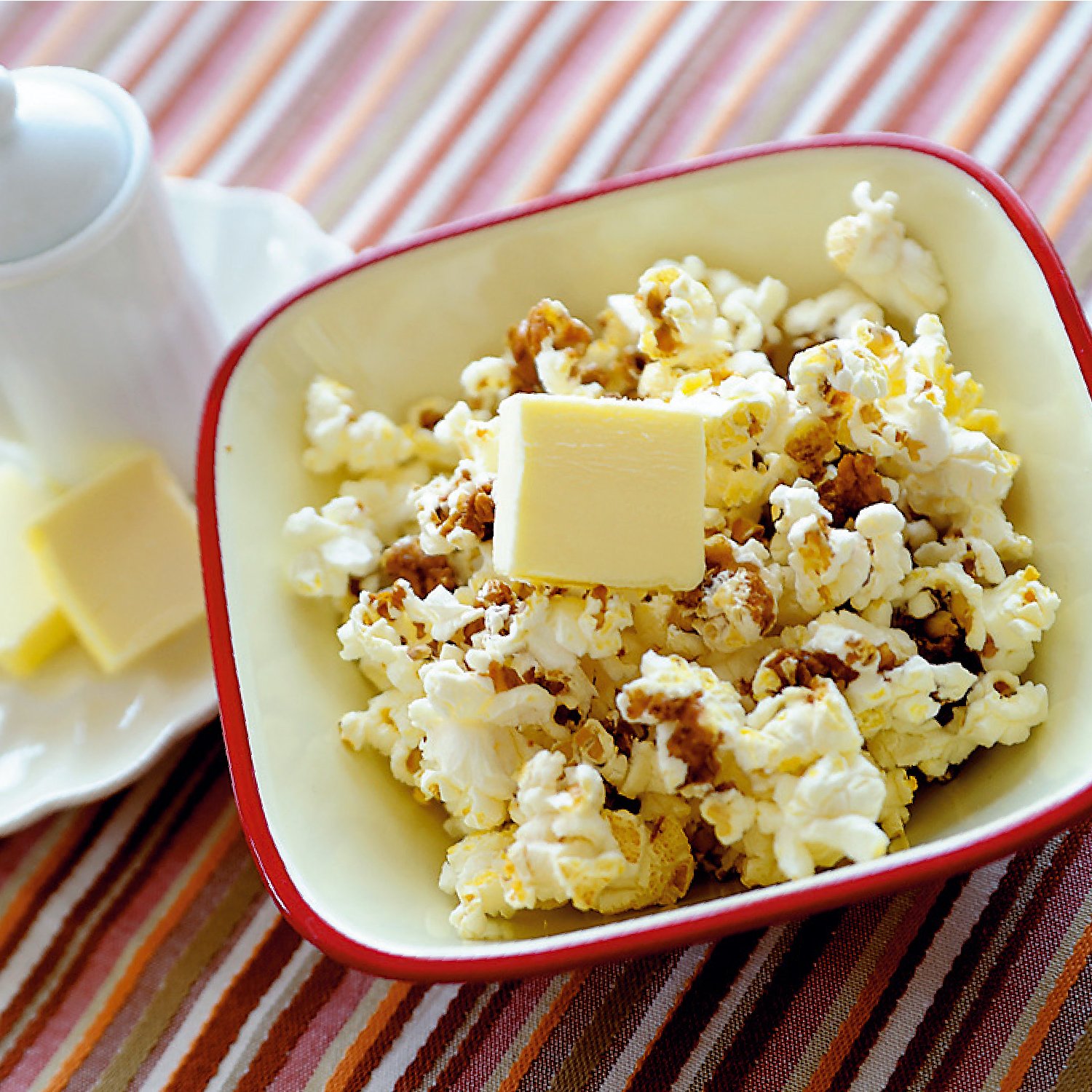 Akebono RE-935 Microwave Caramel Popcorn Maker - Fast & Easy Homemade Popcorn Machine for Movie Nights, Parties & Snacks