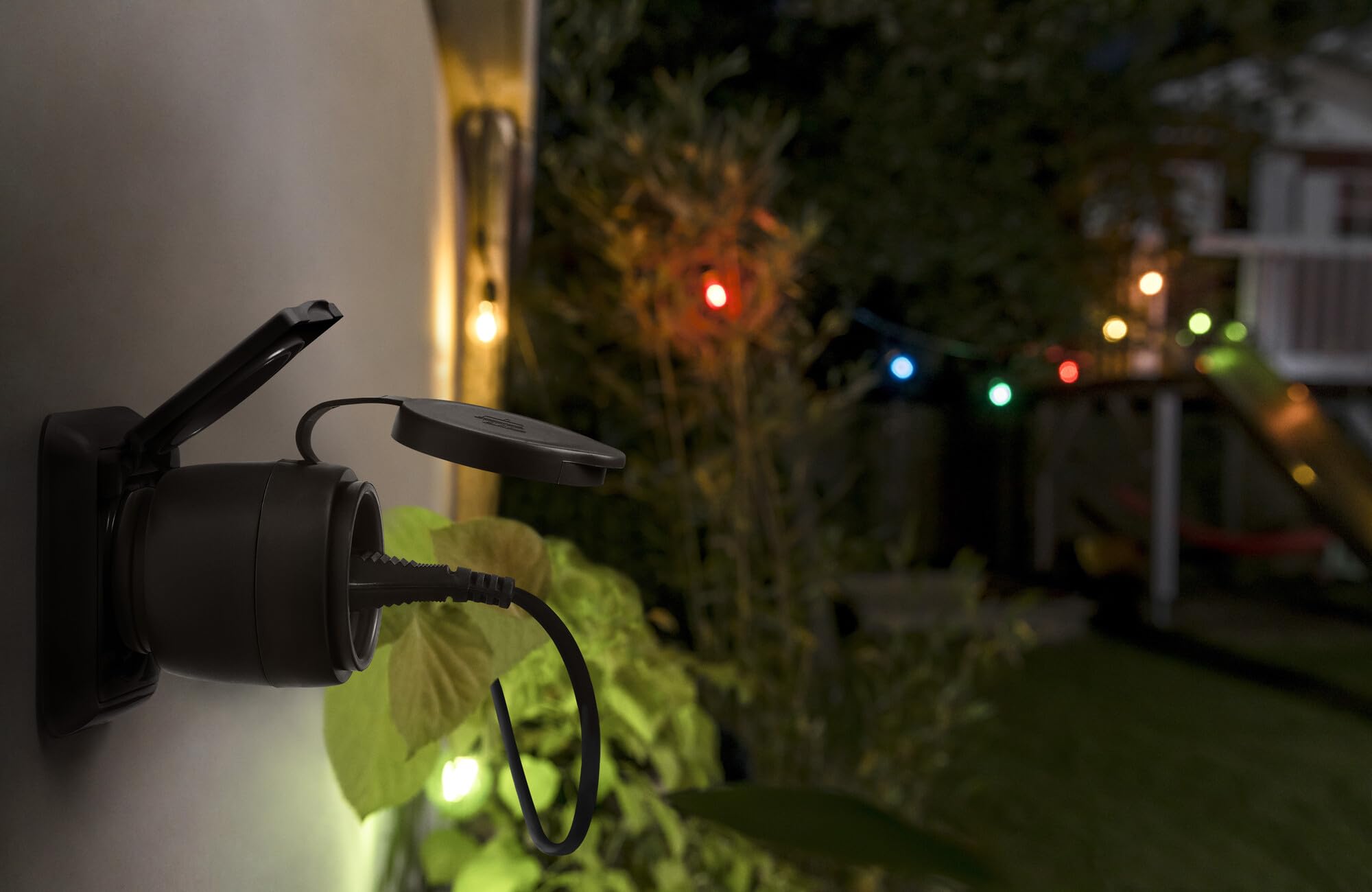 LEDVANCE SMART+ MATTER Outdoor Smart Plug with Energy Monitoring, Compact Weatherproof Outdoor Socket, WiFi & Matter Enabled, Works with Alexa, Google Home & Apple Home, 1-Pack - Perfect for Patio Lights, Holiday Decorations & Garden Equipment
