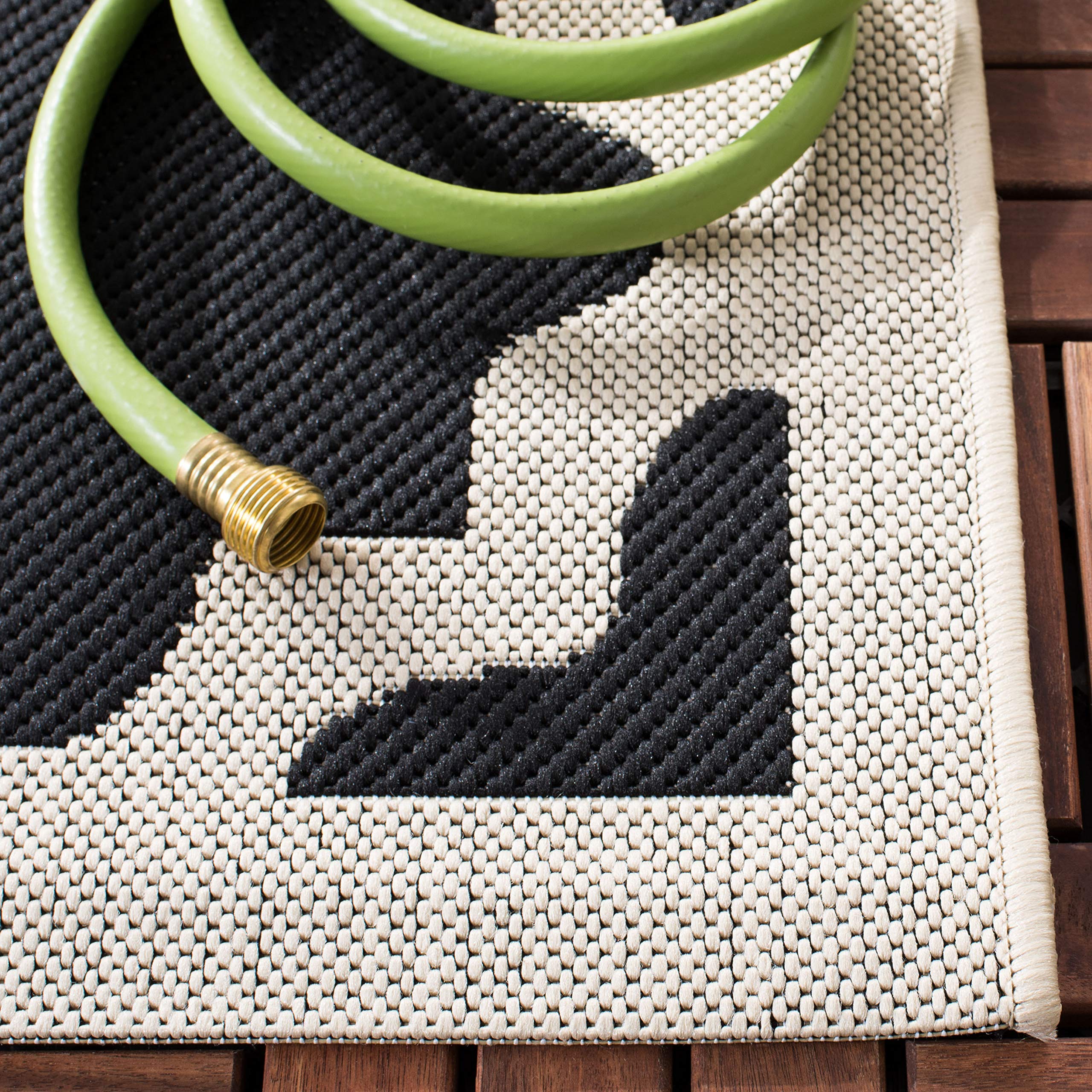 SAFAVIEH Courtyard Collection 2'3