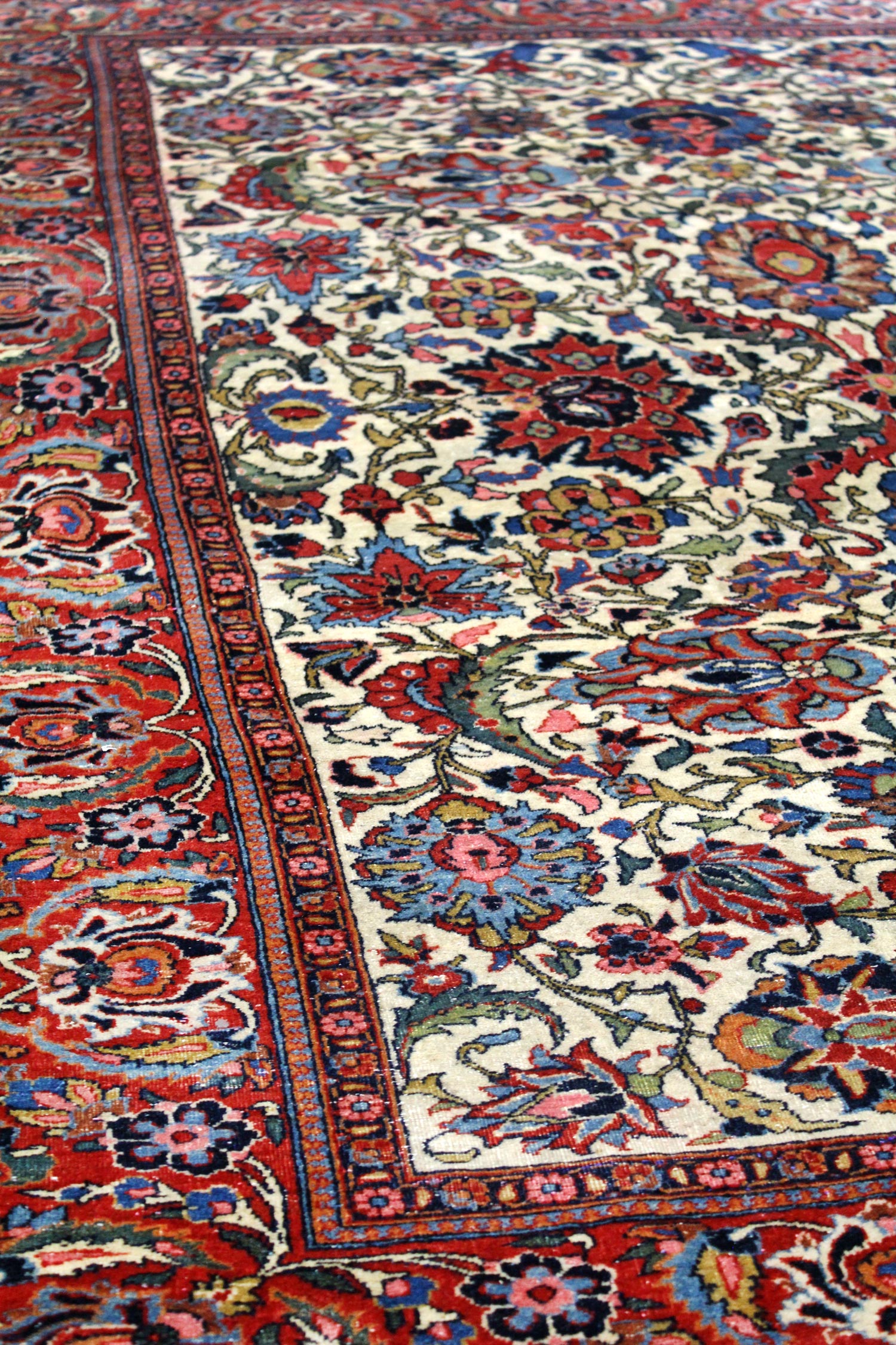 Antique Isfahan Handwoven Traditional Persian Rug - J63617 - Perfect for Living Room, Bedroom & Home Decor