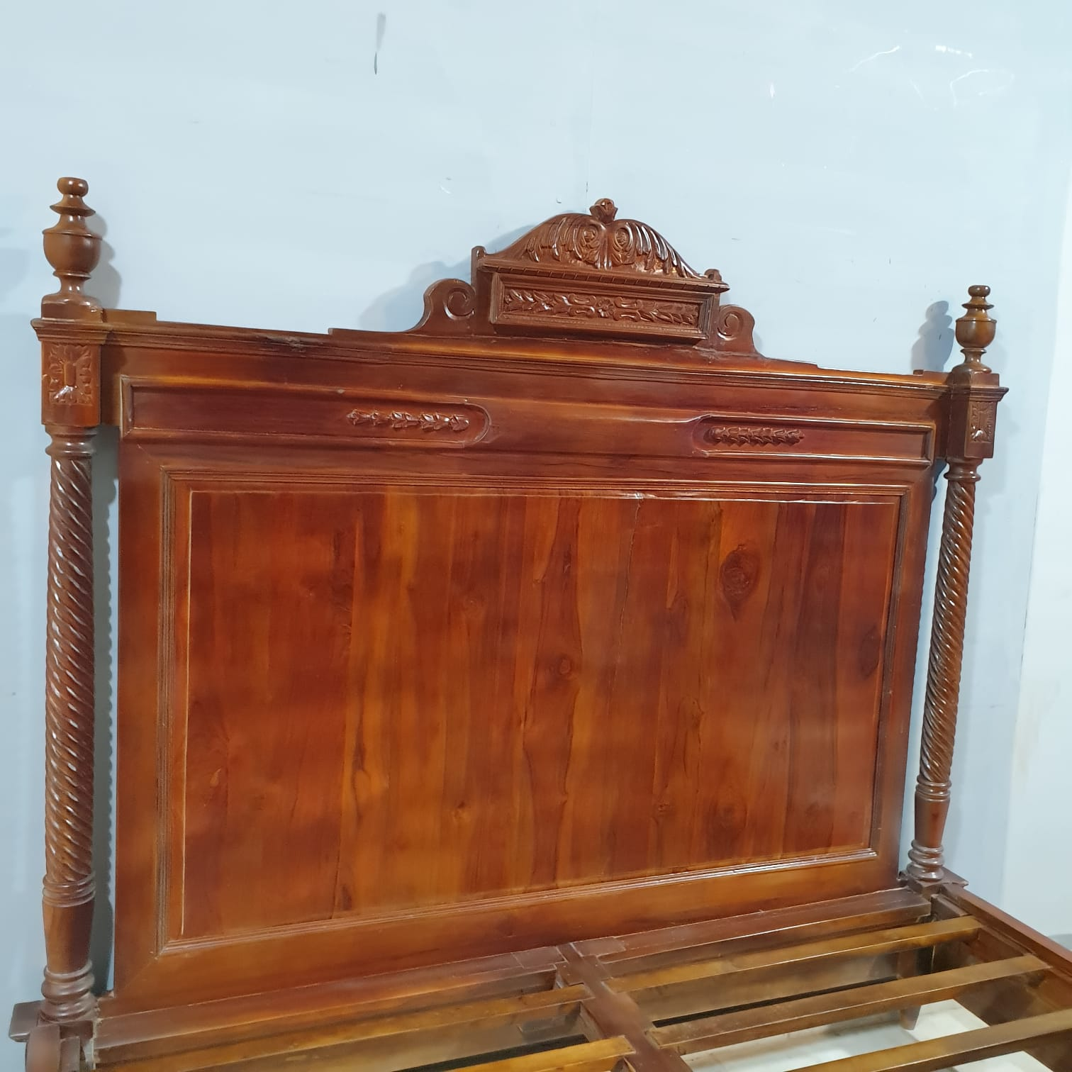 Handmade Carved Indian Teak Wood King Size Bed 183x203cm - Luxury Solid Wood Bed Frame for Master Bedroom & Guest Room Decor