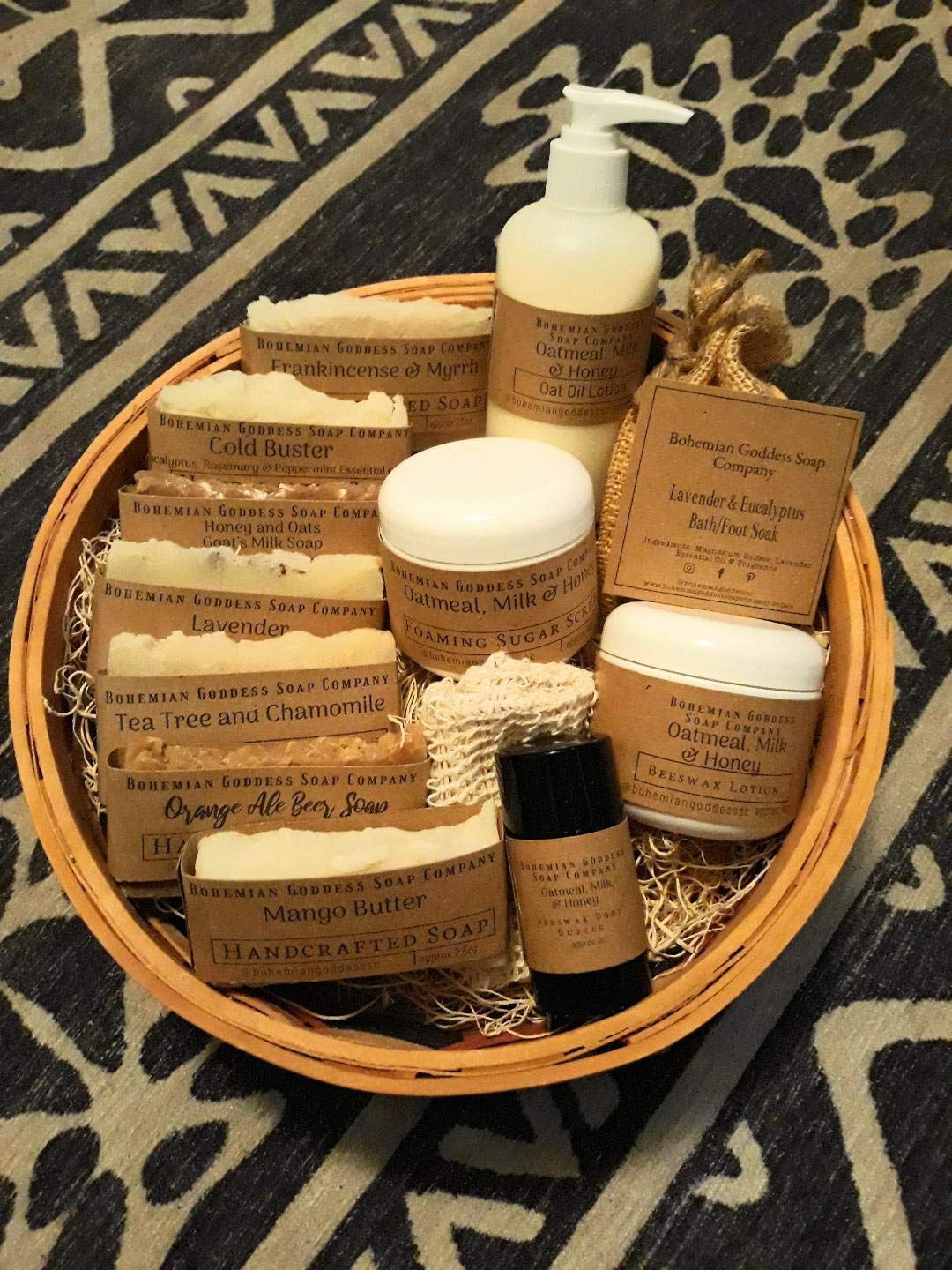Valentine's Day Spa Gift Set for Her - Relaxing Bath & Body Care Kit with Essential Oils, Bath Bombs & Candles - Perfect Romantic Gift for Anniversary, Birthday & Couples Massage Night