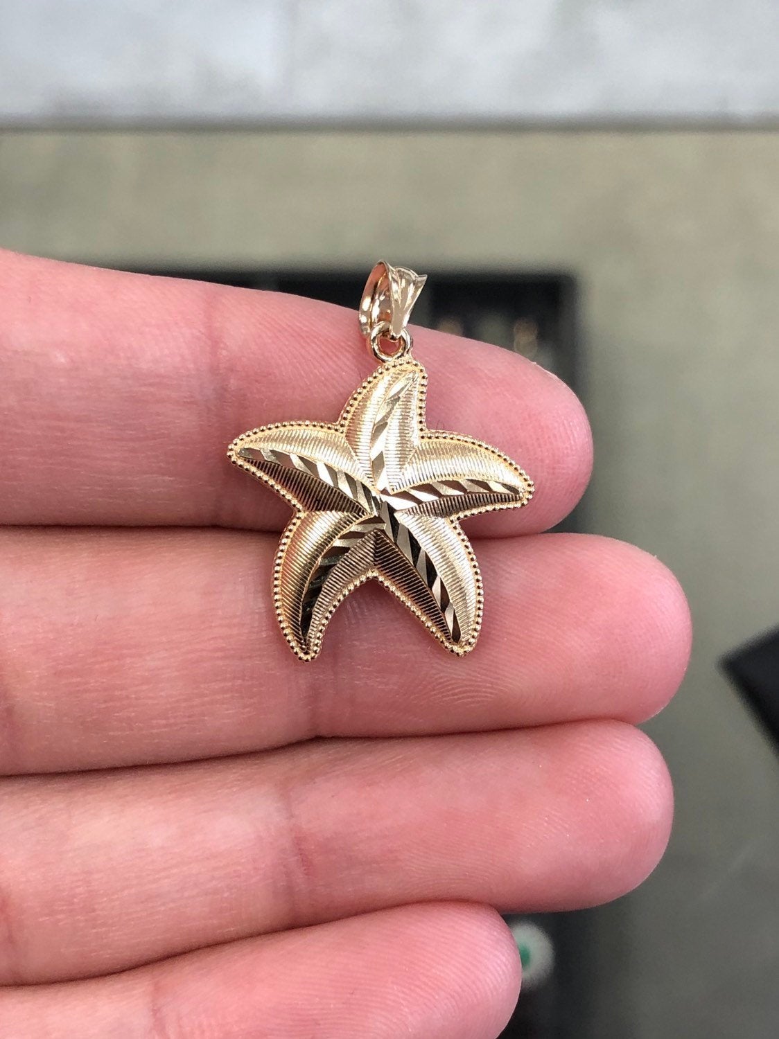 14K Yellow Gold Starfish Pendant Necklace - Elegant Beach Jewelry for Women, Perfect for Summer Vacations, Beach Weddings & Coastal Fashion Accessories