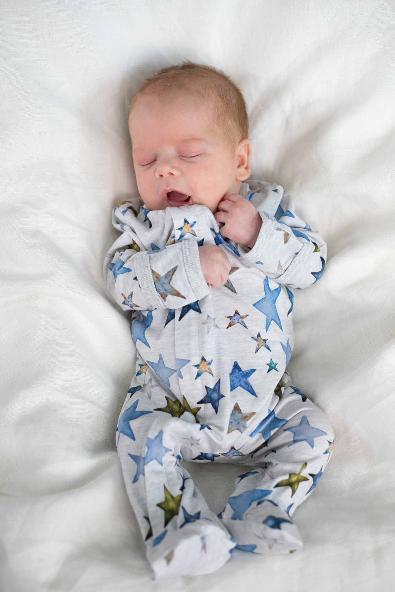 Soft Heather Grey Stars Modal Zipper Footie Pajamas for Baby Boys - Cozy Sleepwear for Newborns & Infants - Perfect for Nursery, Bedtime & Winter Comfort