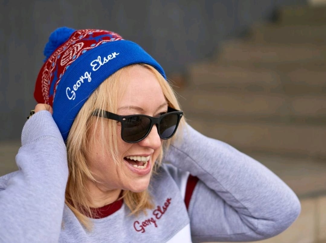 Cozy Knit Bobble Hat for Women & Men - Winter Beanie with Pom Pom - Warm Fleece Lined Hat for Cold Weather - Perfect for Skiing, Snowboarding & Outdoor Activities