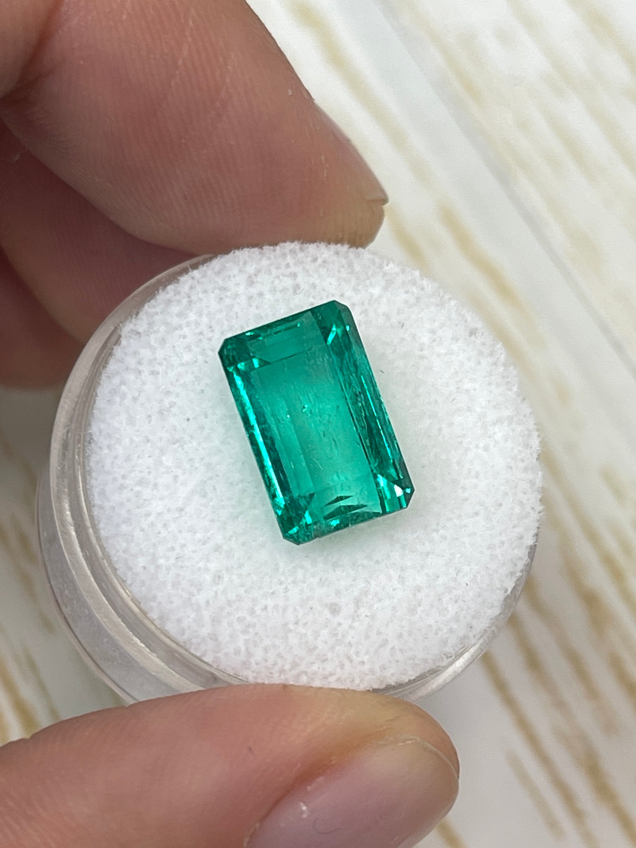 5.63 Carat 13x8mm VS Bluish Green Natural Loose Colombian Emerald Gemstone - Emerald Cut for Jewelry Making, Engagement Rings & Luxury Gifts