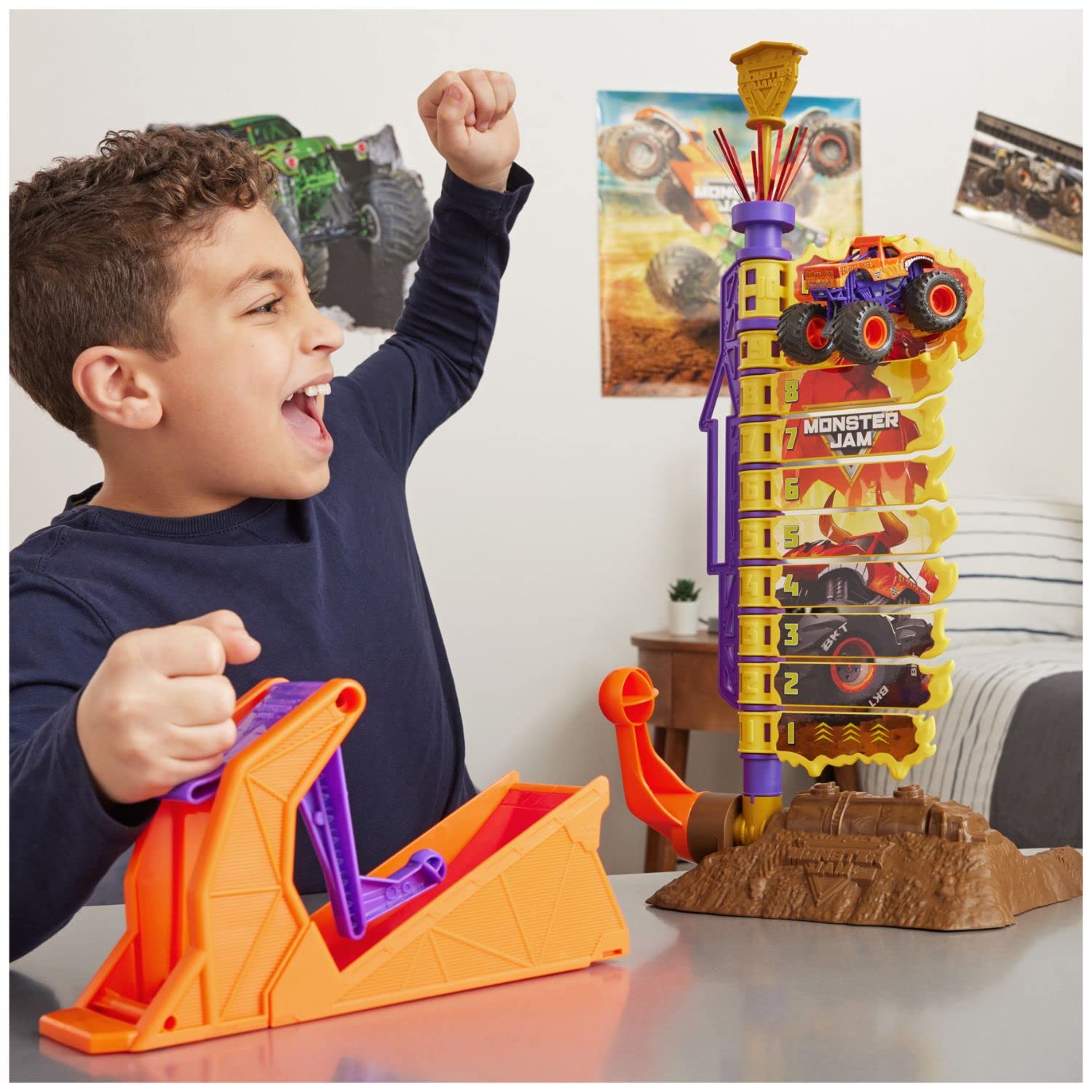 Monster Jam El Toro Loco Big Air Challenge Playset - 1:64 Scale Monster Truck Toy with 20+ Inch Ramp | Exclusive Die-Cast Vehicle | STEM Learning Gift for Boys & Girls Ages 3+ | Birthday & Christmas Present for Kids Who Love Stunt Shows & Racing Games