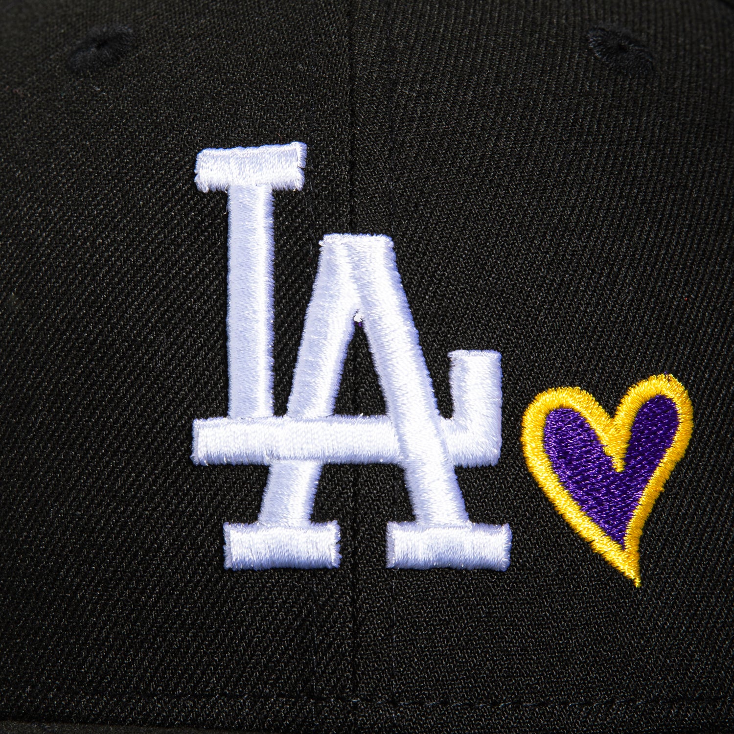 New Era 59Fifty Los Angeles Dodgers Heart Hat - Black, Purple & Gold Snapback Baseball Cap for Men & Women - Perfect for Baseball Games, Streetwear & Sports Fan Gifts