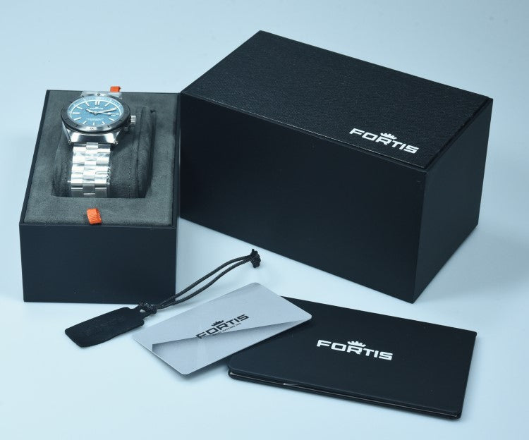Fortis Marinemaster M 40 Serenity Blue Men's Diving Watch - Pre-Owned Luxury Swiss Timepiece for Professional Divers & Water Sports Enthusiasts