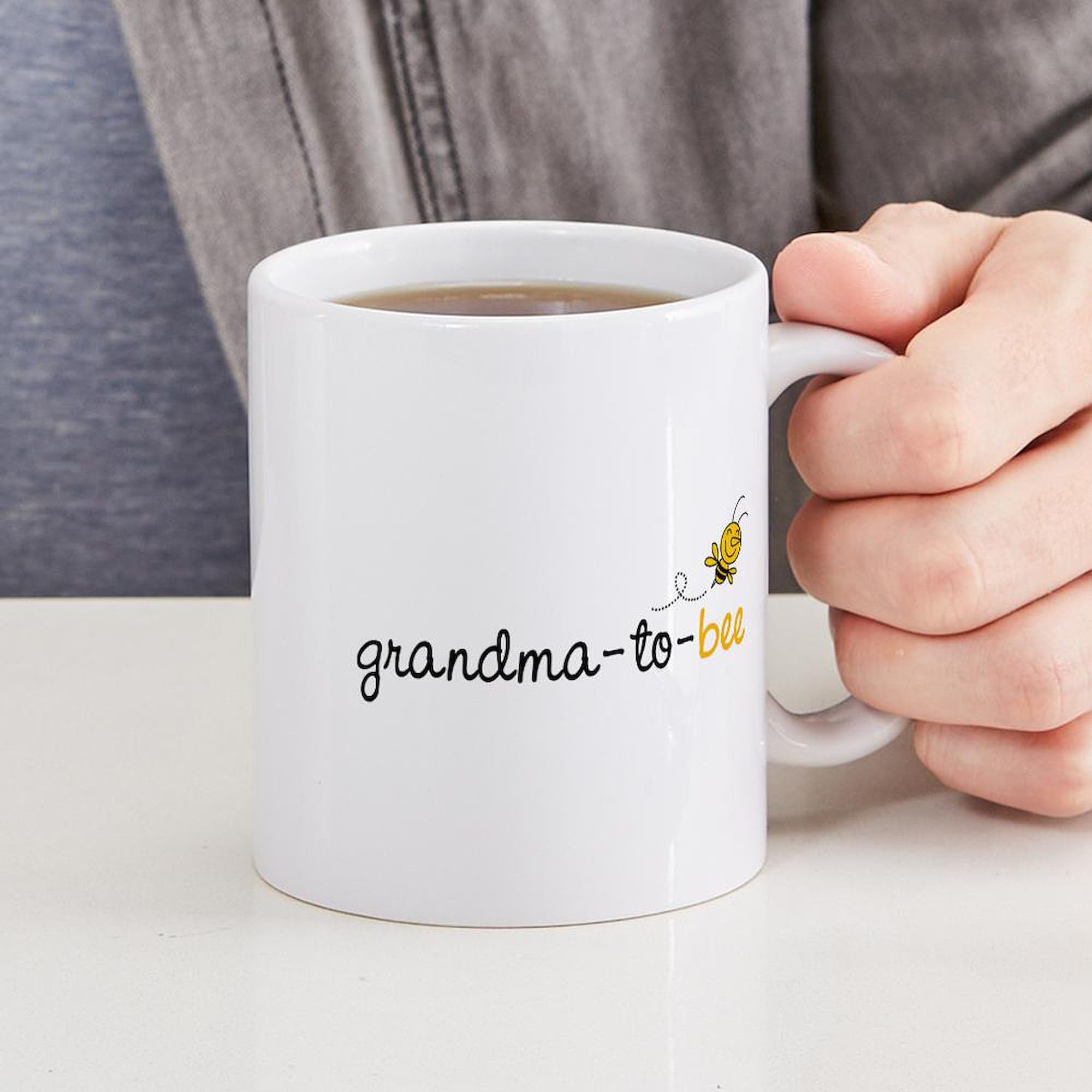 Grandma To Bee Ceramic Coffee Mug 11 oz (325 ml) - Perfect Gift for Expecting Grandmas, Mother's Day & Tea Time | Cute Pregnancy Announcement Cup