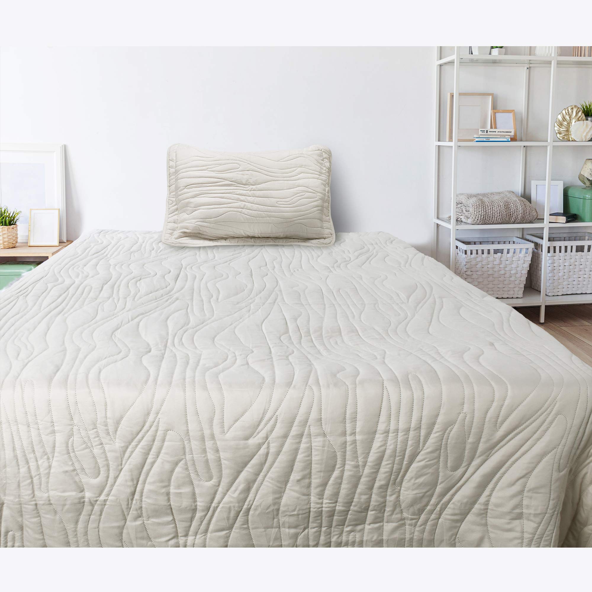Catalonia Classic Twin Quilt Set with Pillow Shams - 2 Piece Lightweight Comforter Bedding Set for All Seasons (Latte/White, 68
