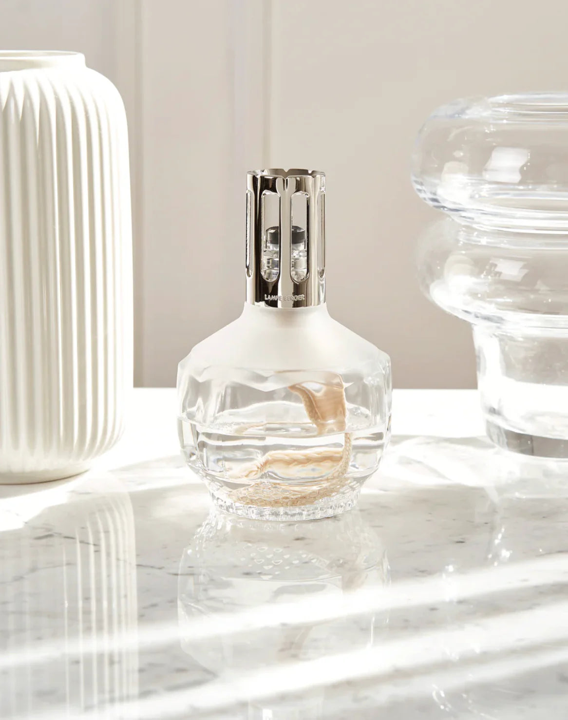 Maison Berger White Molecule Lamp Gift Set with Pure White Tea Scent - Aromatherapy Diffuser for Home, Office & Spa - Perfect for Relaxation, Stress Relief & Mood Enhancement