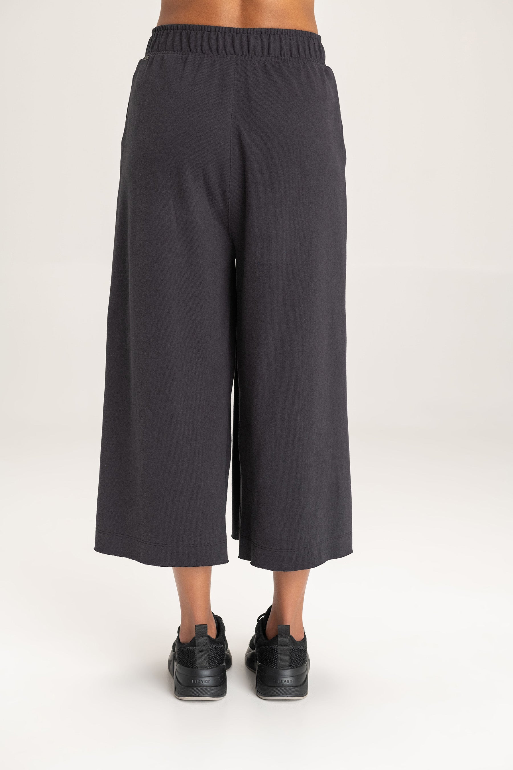 Stylish Stone Wash Cropped Pants for Women - High Waisted Denim Capri Pants with Stretch - Perfect for Casual Outfits, Summer Wear & Street Style Fashion