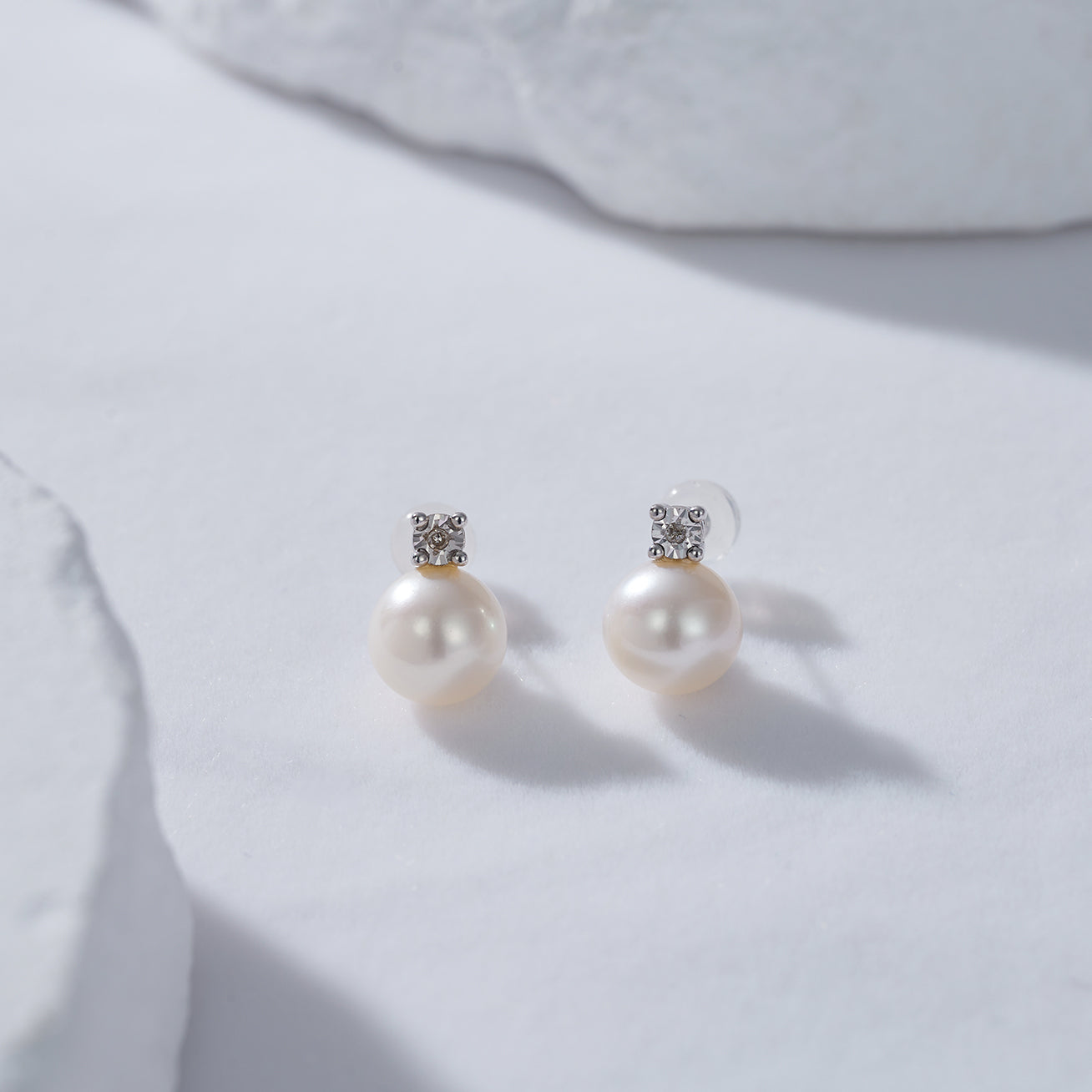 18K Solid Gold Diamond Pearl Earrings for Women - Luxury Dangle Drop Earrings for Wedding, Party & Special Occasions - KE00092