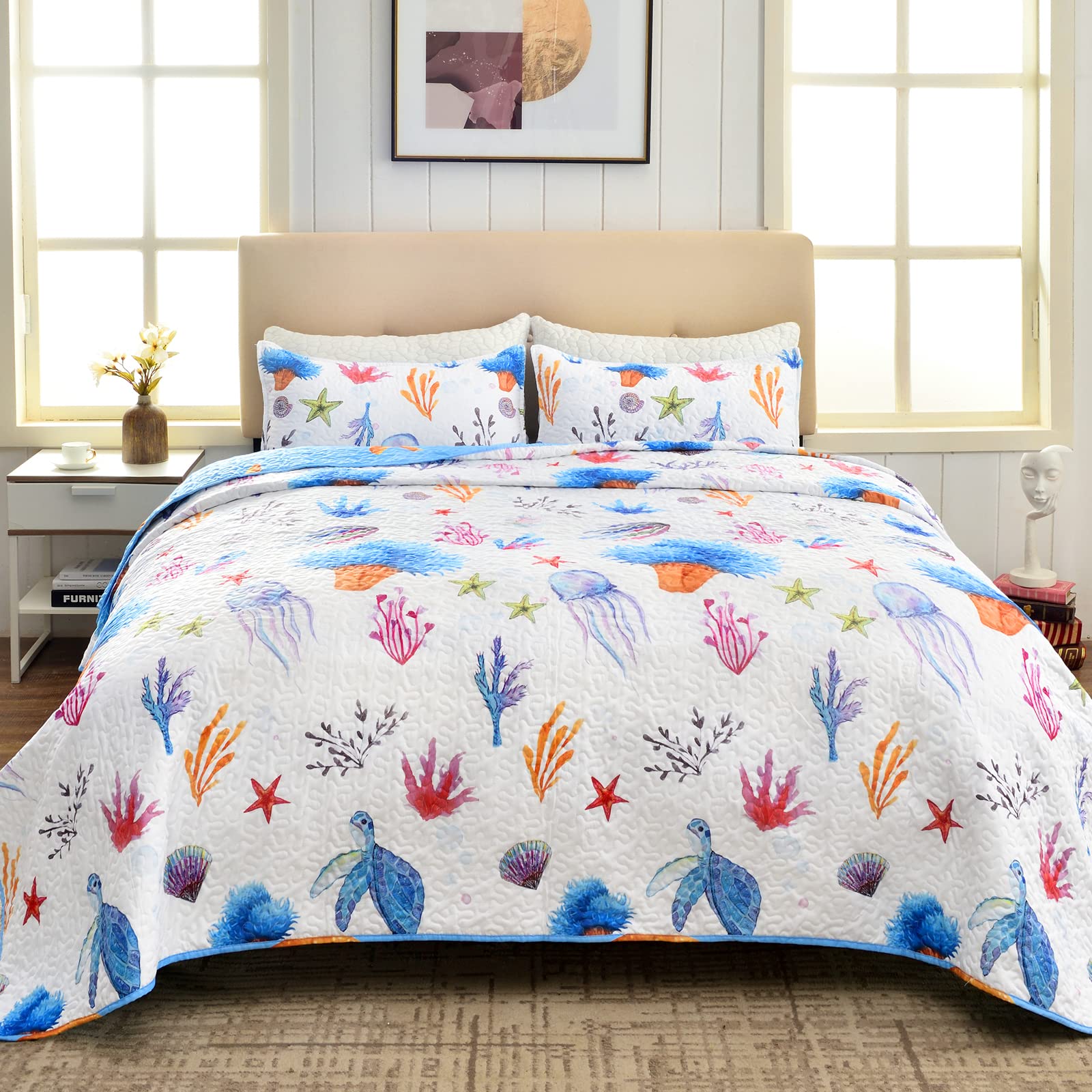 Luxury King Size Quilt Set - Reversible Microfiber Bedding with Pillow Shams for Coastal & Beach Decor