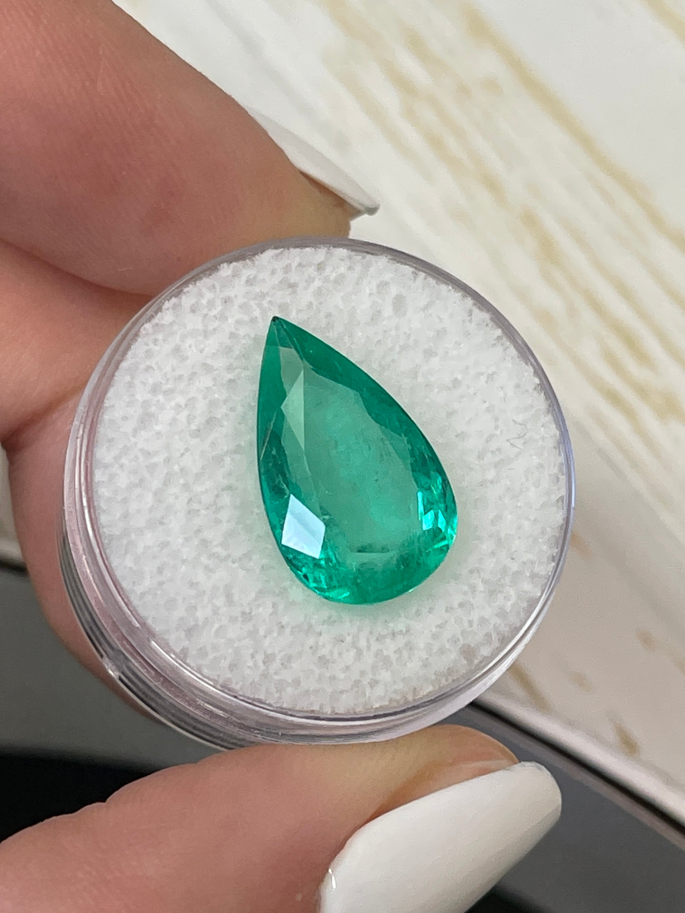 7.08 Carat 17x10.5mm AAA Colombian Emerald Pear Cut Loose Gemstone for Jewelry Making - Engagement Rings, Necklaces & Earrings