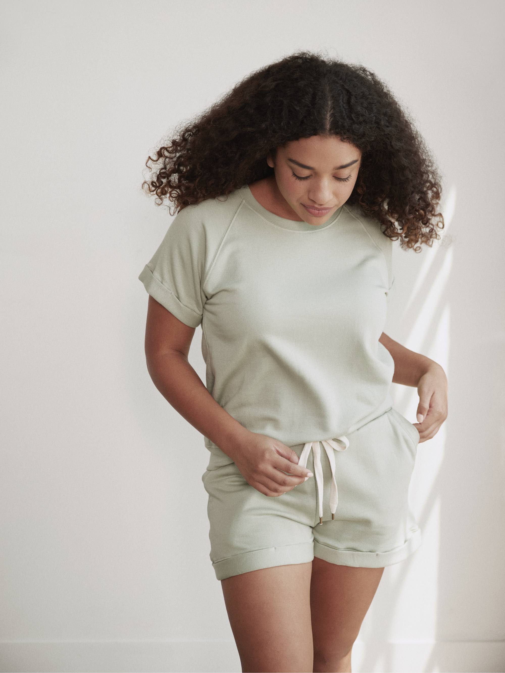 Cozy Fleece Roll Cuff Short Sleeve Sweatshirt for Women & Men - Soft Casual Pullover for Lounge, Travel & Everyday Wear